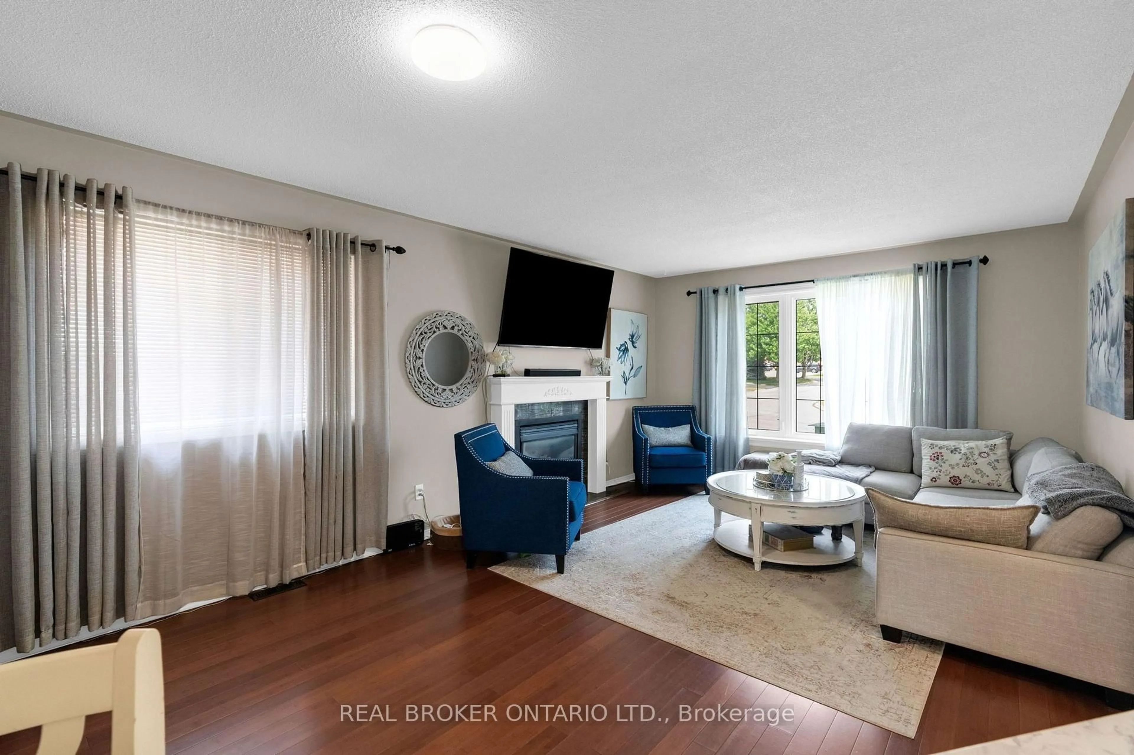 Living room with furniture, unknown for 10 Wismer Ave, Barrie Ontario L4N 7X8