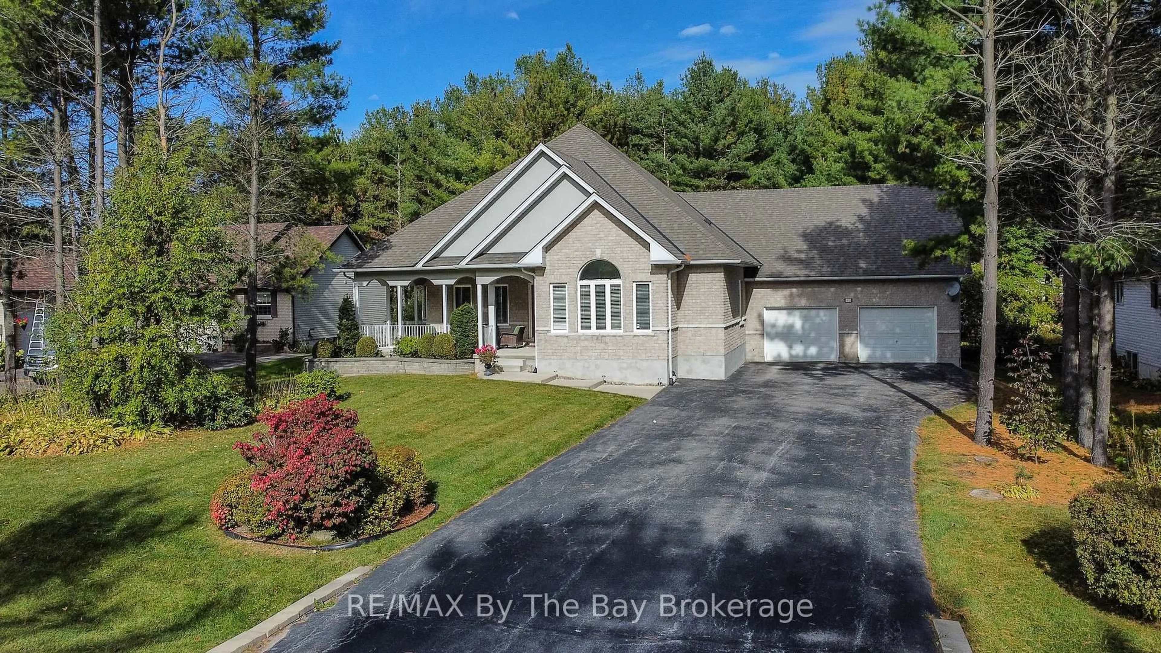 A pic from outside/outdoor area/front of a property/back of a property/a pic from drone, street for 60 Martyn Dr, Wasaga Beach Ontario L9Z 1N6