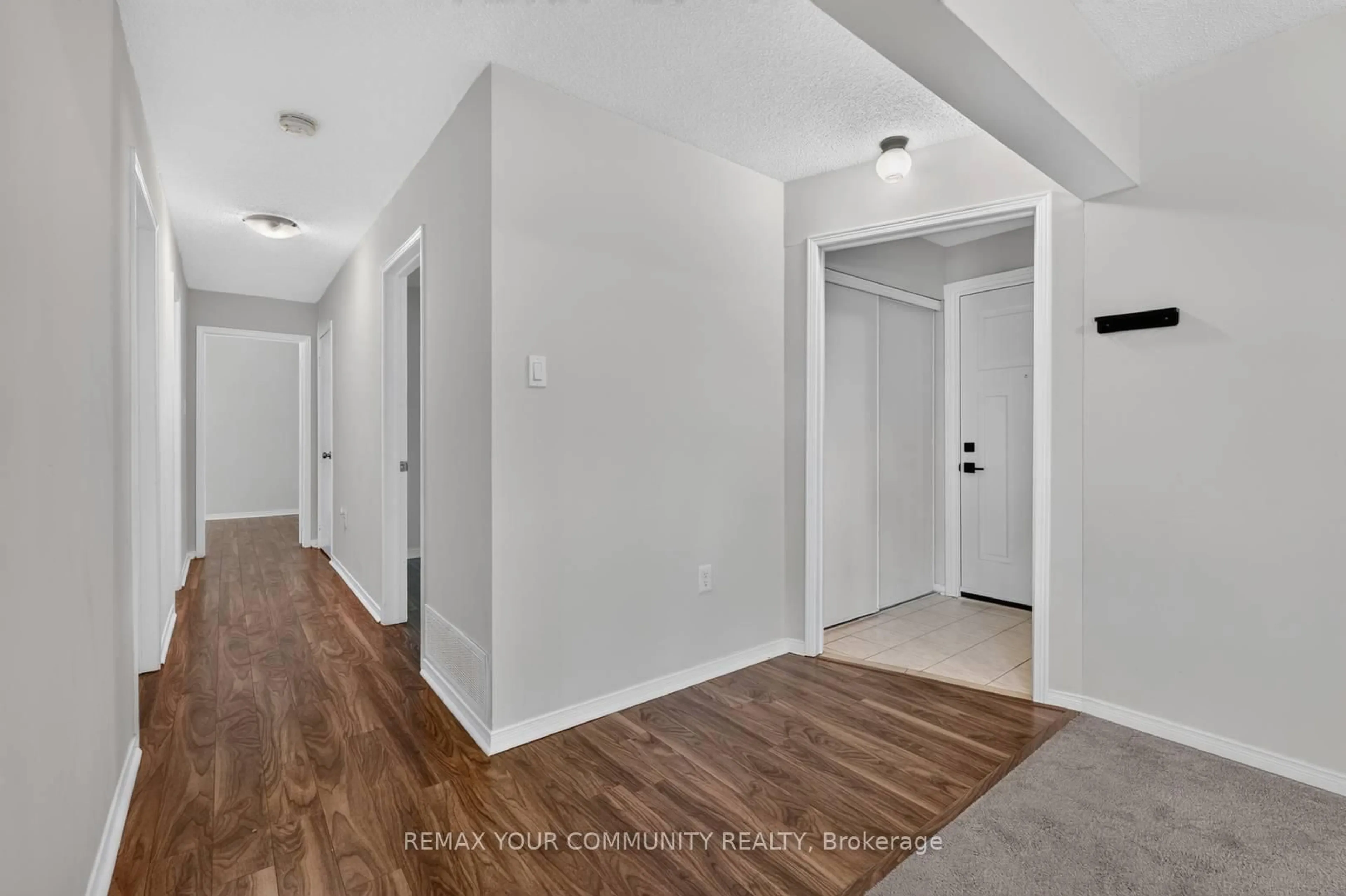 Indoor entryway for 119 D'Ambrosio Dr #50, Barrie Ontario L4N 7R7
