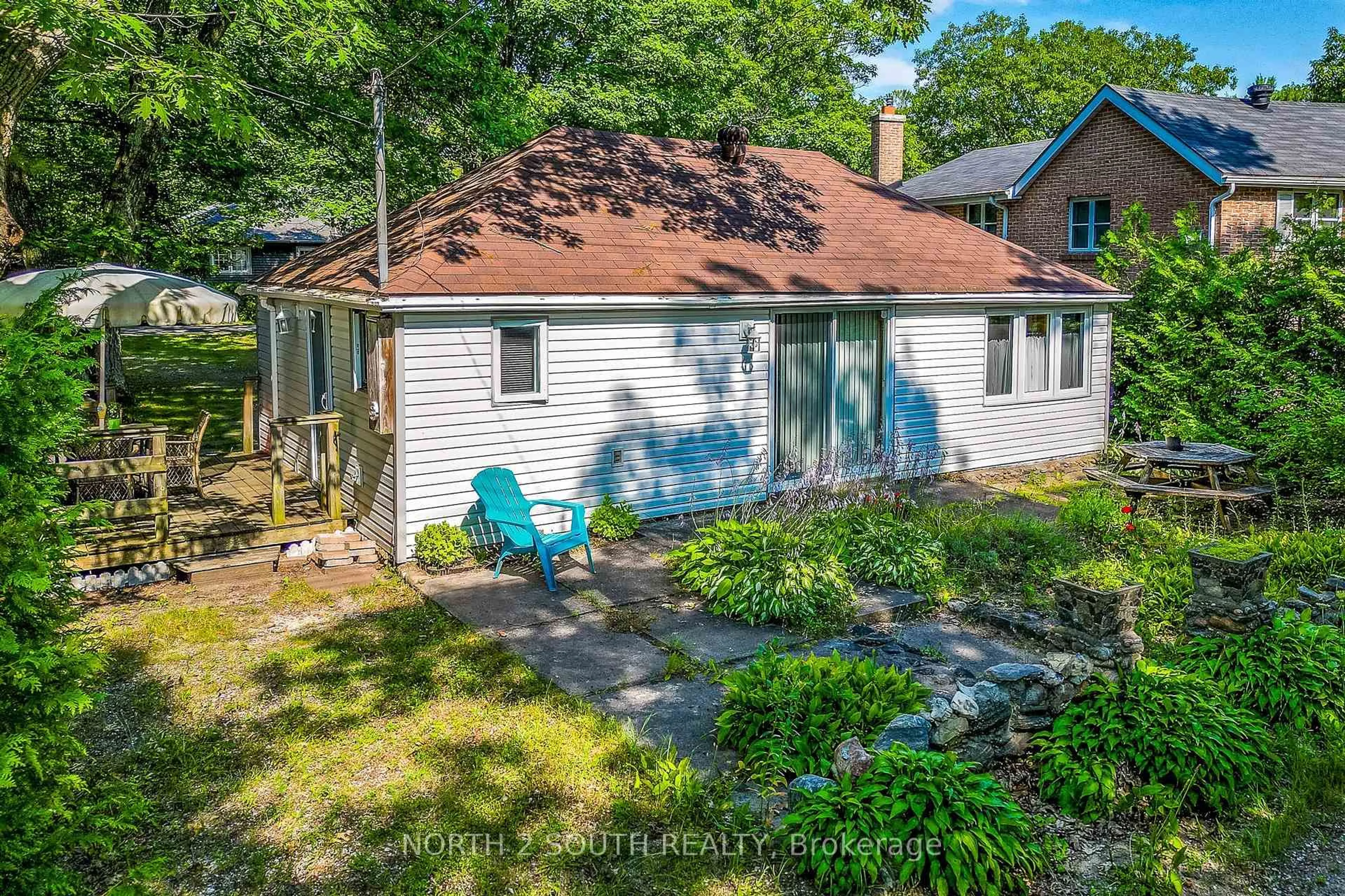 A pic from outside/outdoor area/front of a property/back of a property/a pic from drone, water/lake/river/ocean view for 33 Yarwood Rd, Tiny Ontario L0L 2J0