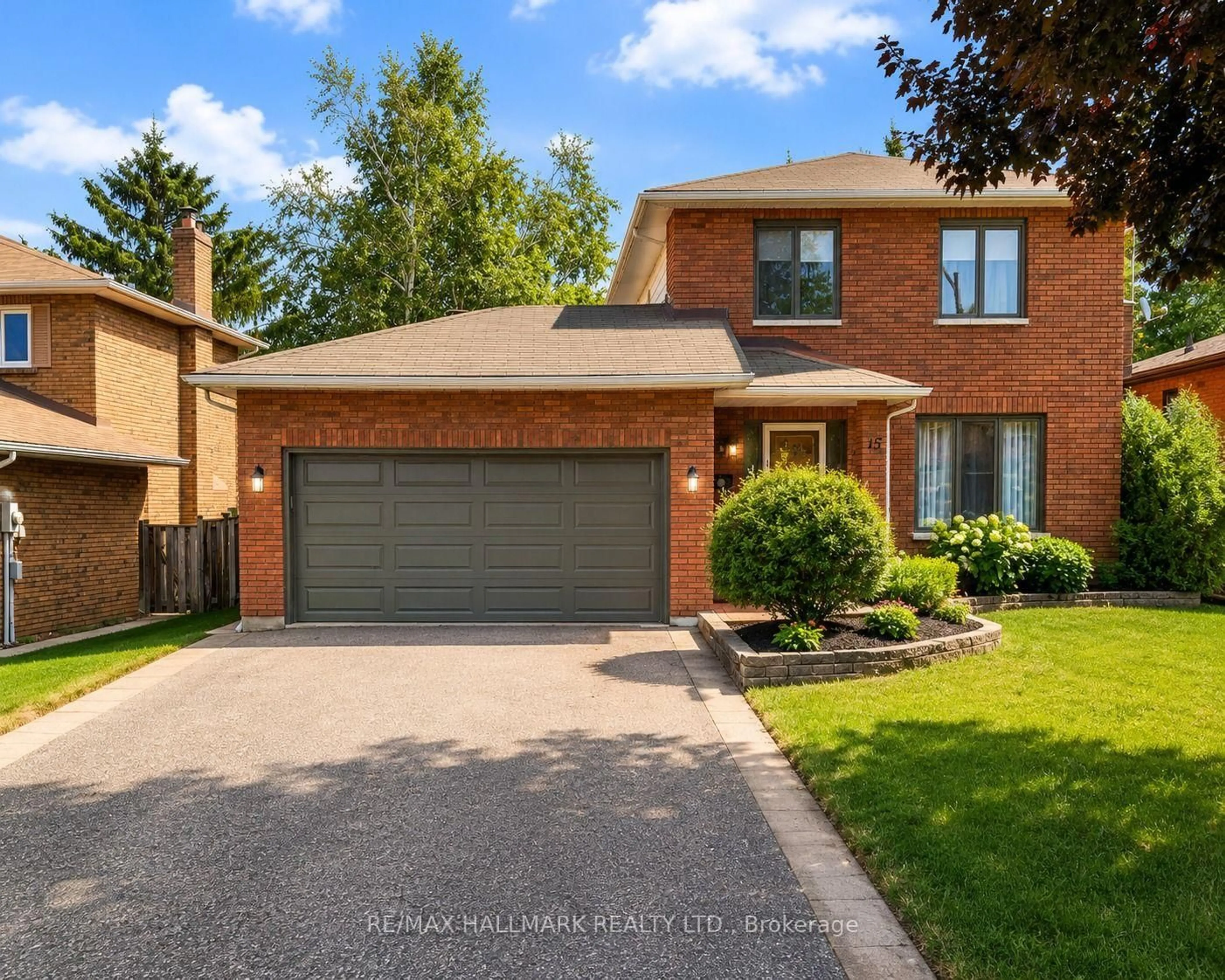 Home with brick exterior material, street for 15 Byron Cres, Barrie Ontario L4N 6G6