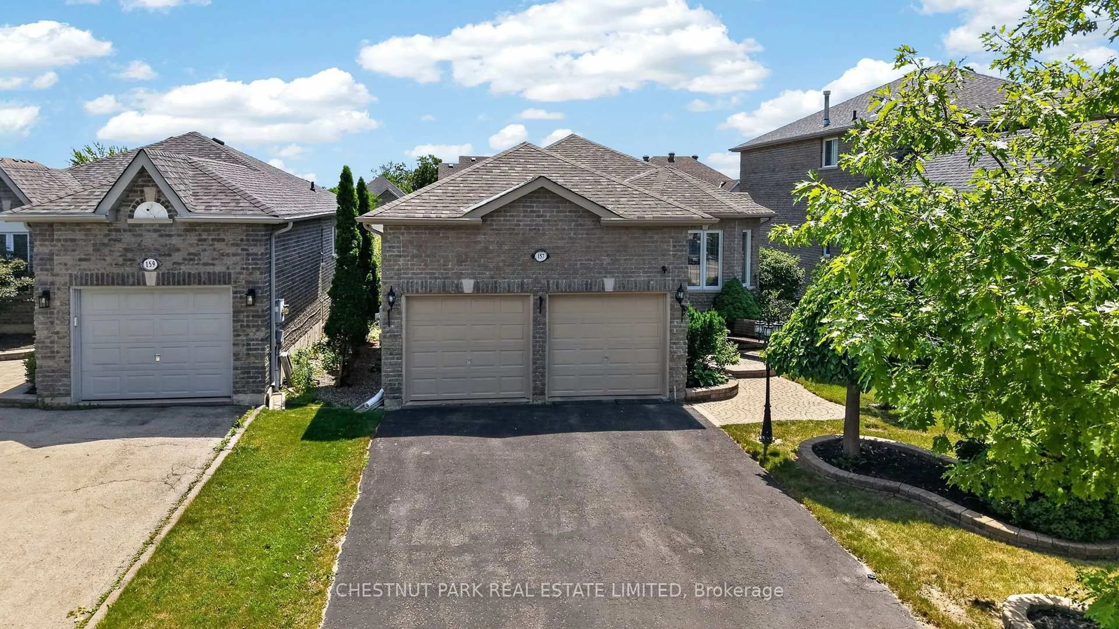 A pic from outside/outdoor area/front of a property/back of a property/a pic from drone, street for 157 Birkhall Pl, Barrie Ontario L4N 0K7