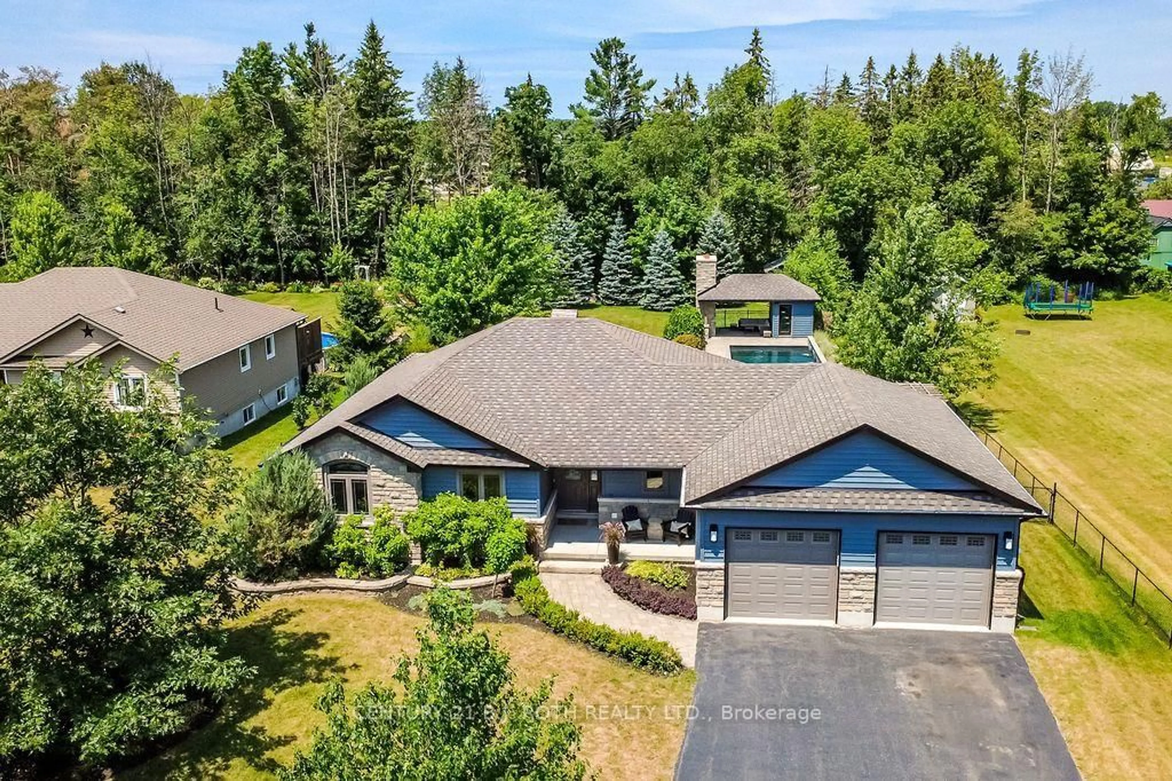 A pic from outside/outdoor area/front of a property/back of a property/a pic from drone, unknown for 36 MERRINGTON Ave, Oro-Medonte Ontario L3V 0R5