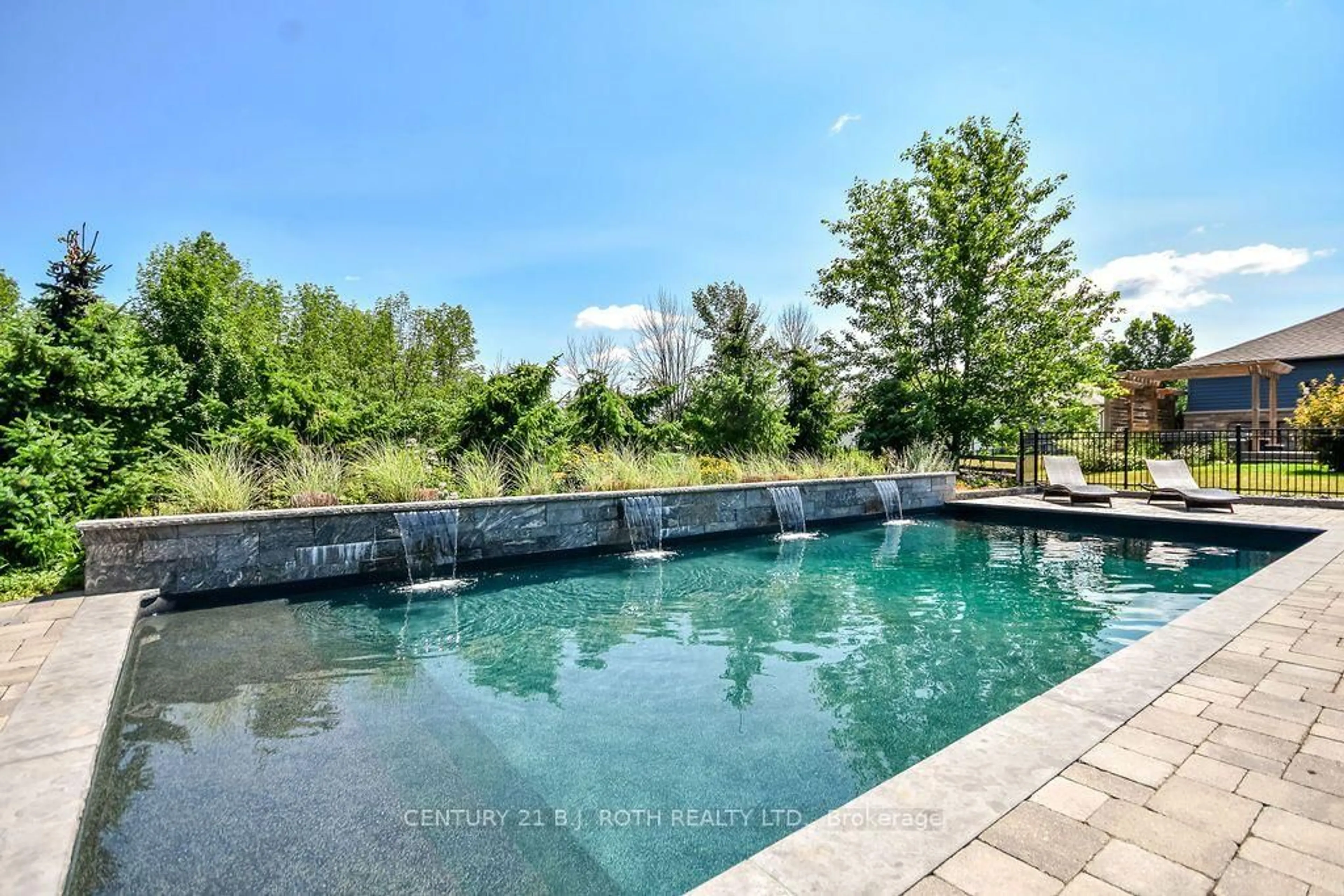 Pool for 36 MERRINGTON Ave, Oro-Medonte Ontario L3V 0R5