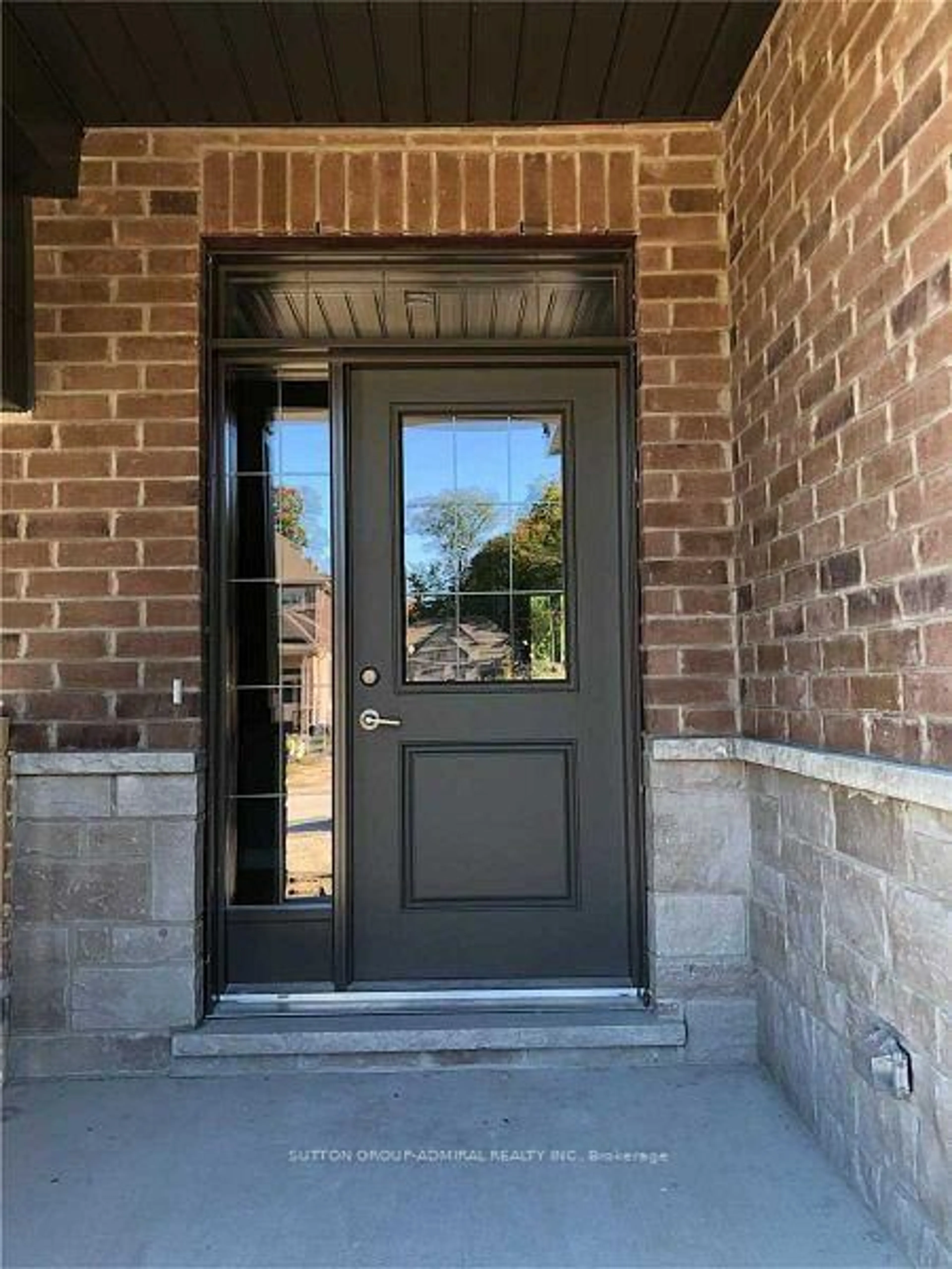Indoor entryway for 1035 Wright Dr, Midland Ontario L4R 0E4