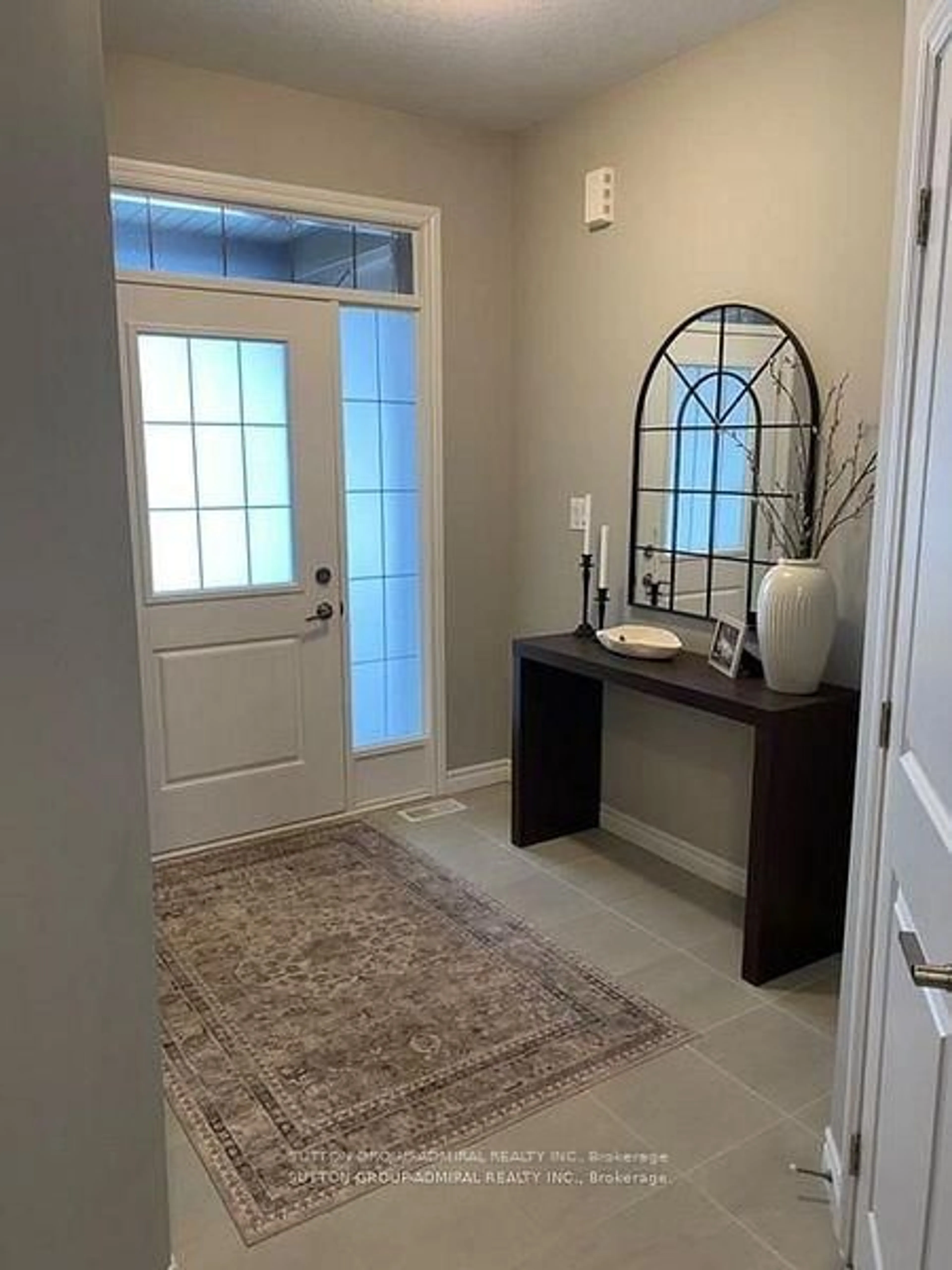 Indoor entryway for 1035 Wright Dr, Midland Ontario L4R 0E4