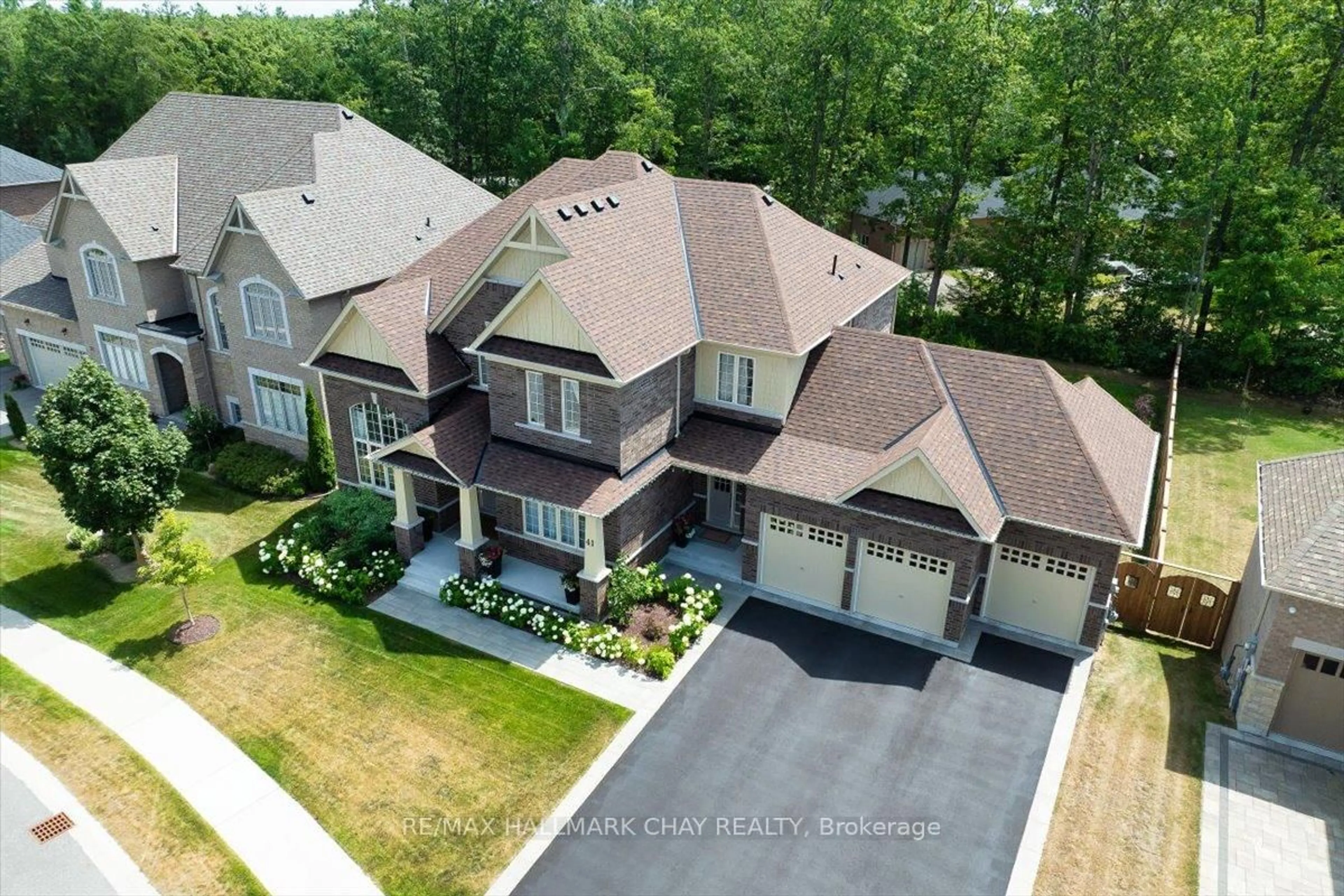 A pic from outside/outdoor area/front of a property/back of a property/a pic from drone, street for 41 REDMOND Cres, Springwater Ontario L6X 1Z8