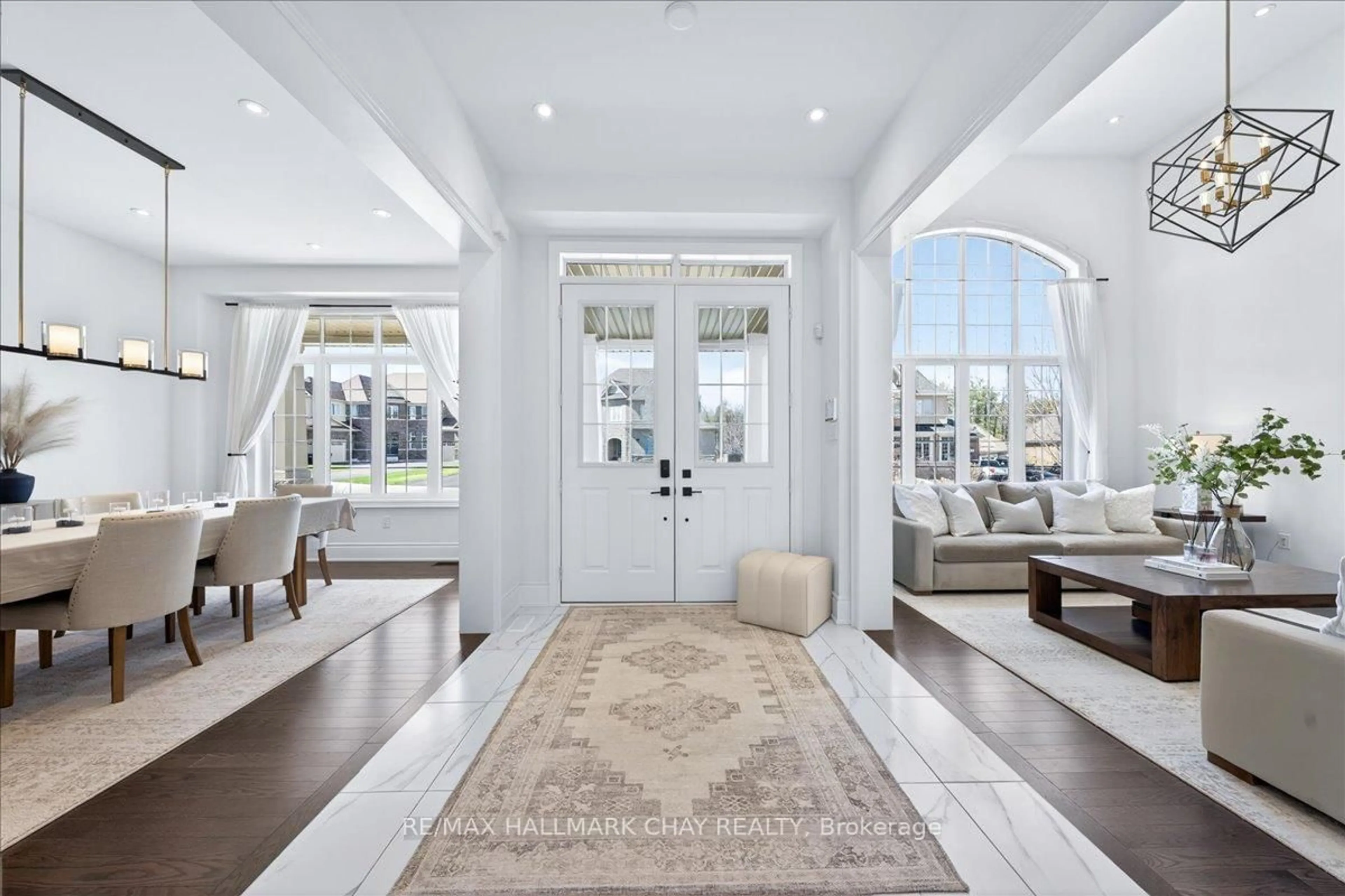 Indoor entryway for 41 REDMOND Cres, Springwater Ontario L6X 1Z8