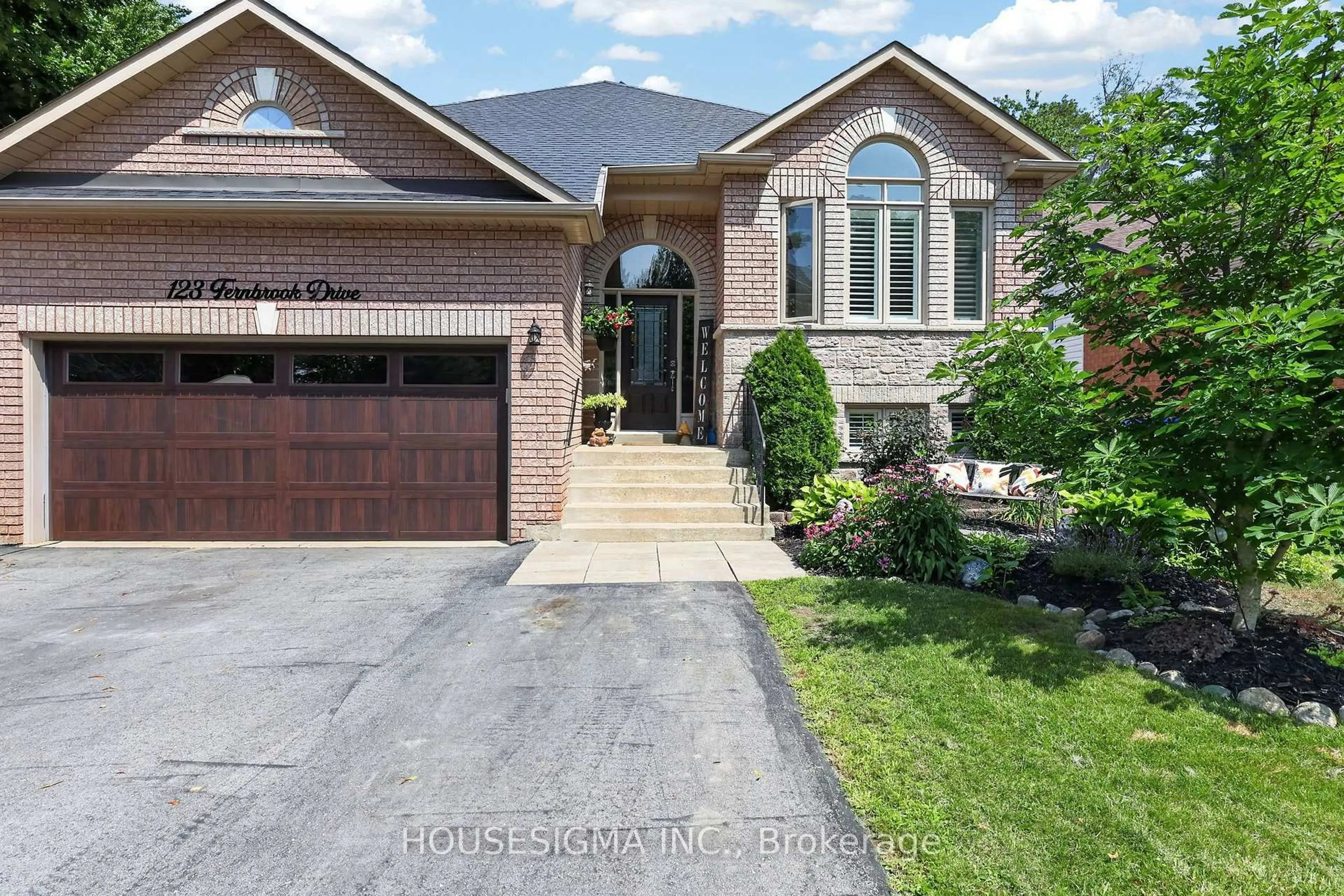Home with brick exterior material, street for 123 Fernbrook Dr, Wasaga Beach Ontario L9Z 1G6