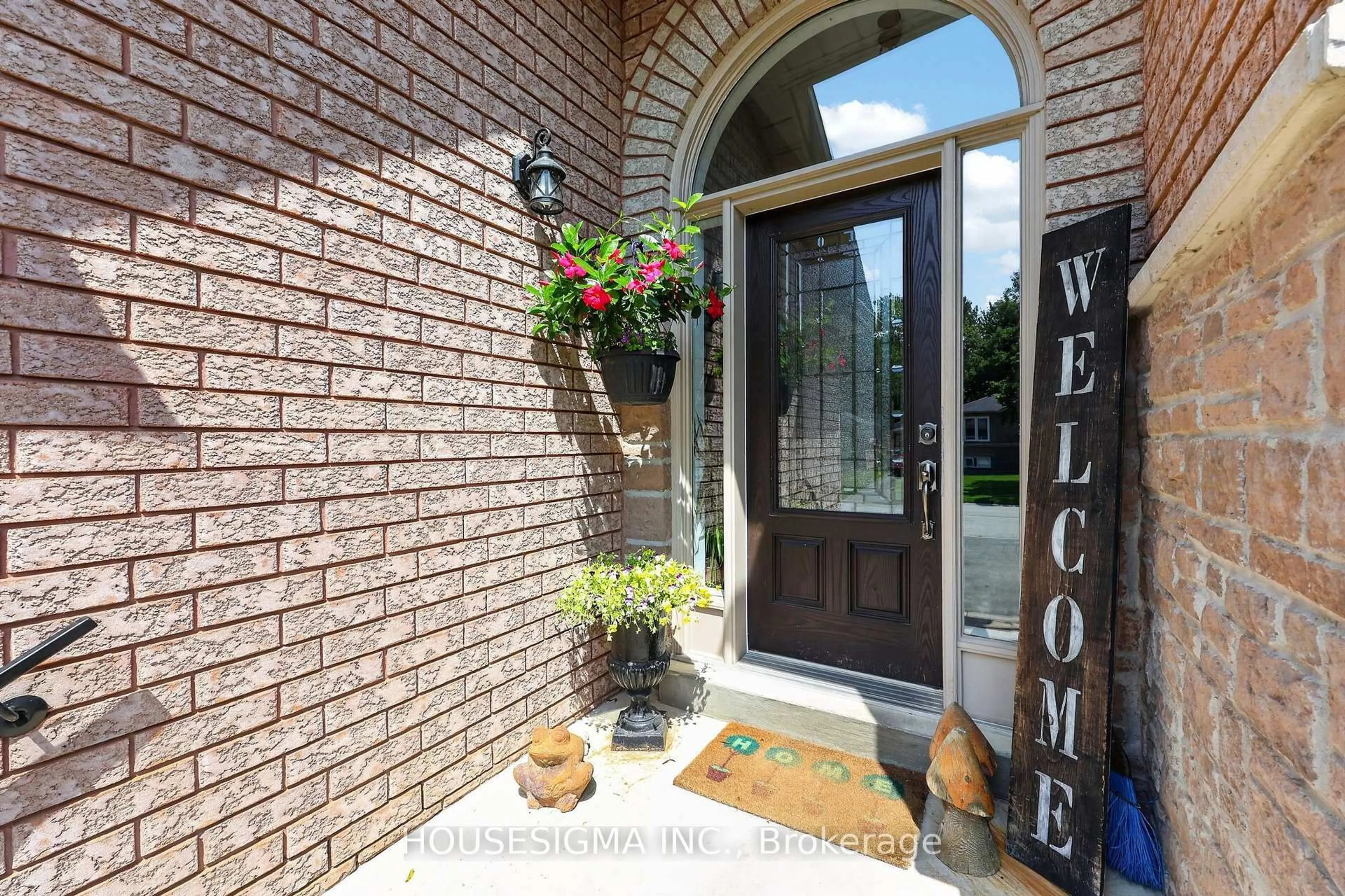 Indoor entryway for 123 Fernbrook Dr, Wasaga Beach Ontario L9Z 1G6
