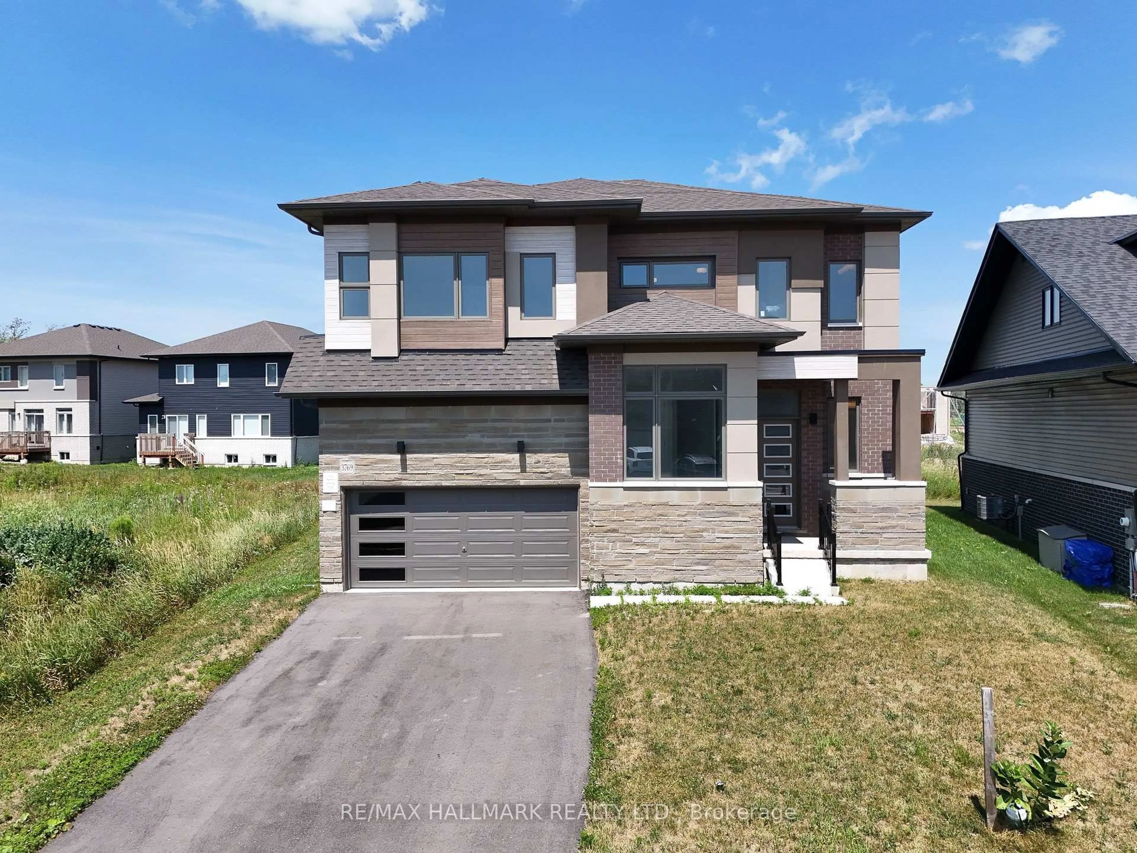 Home with brick exterior material, street for 3769 Sunbank Cres, Severn Ontario L3V 8N2