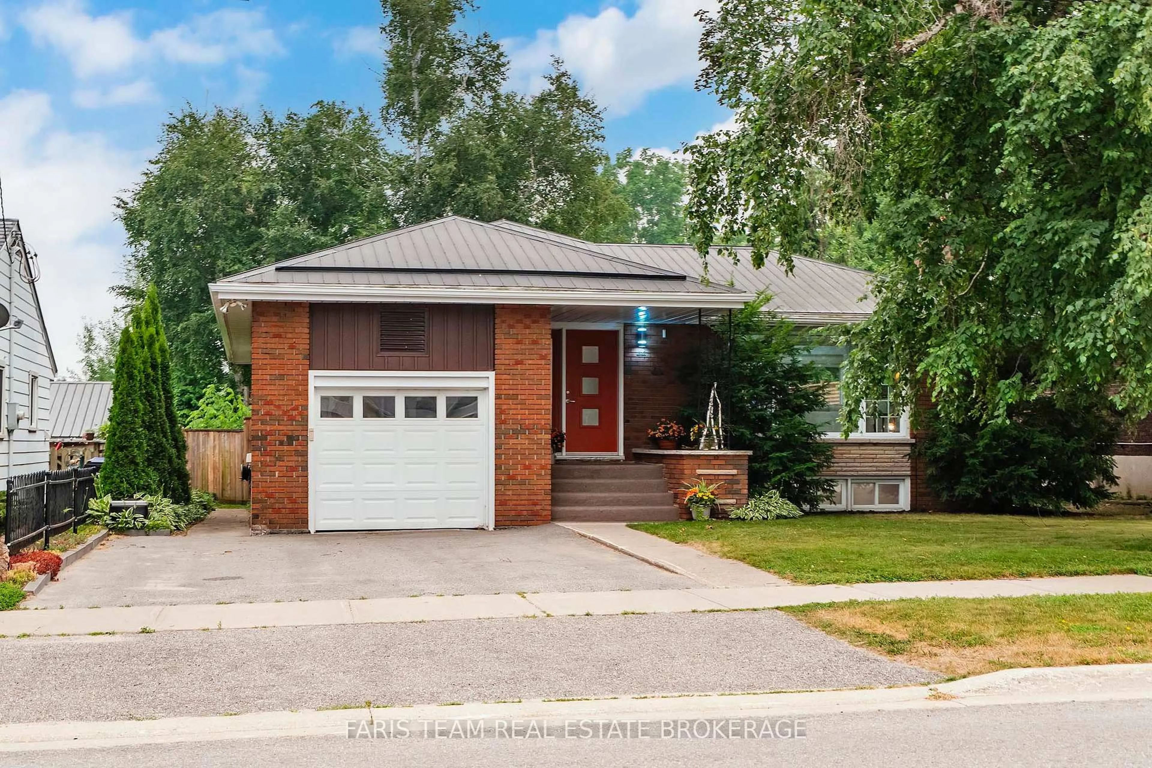 Home with brick exterior material, street for 44 Jeffery St, Penetanguishene Ontario L9M 1K5