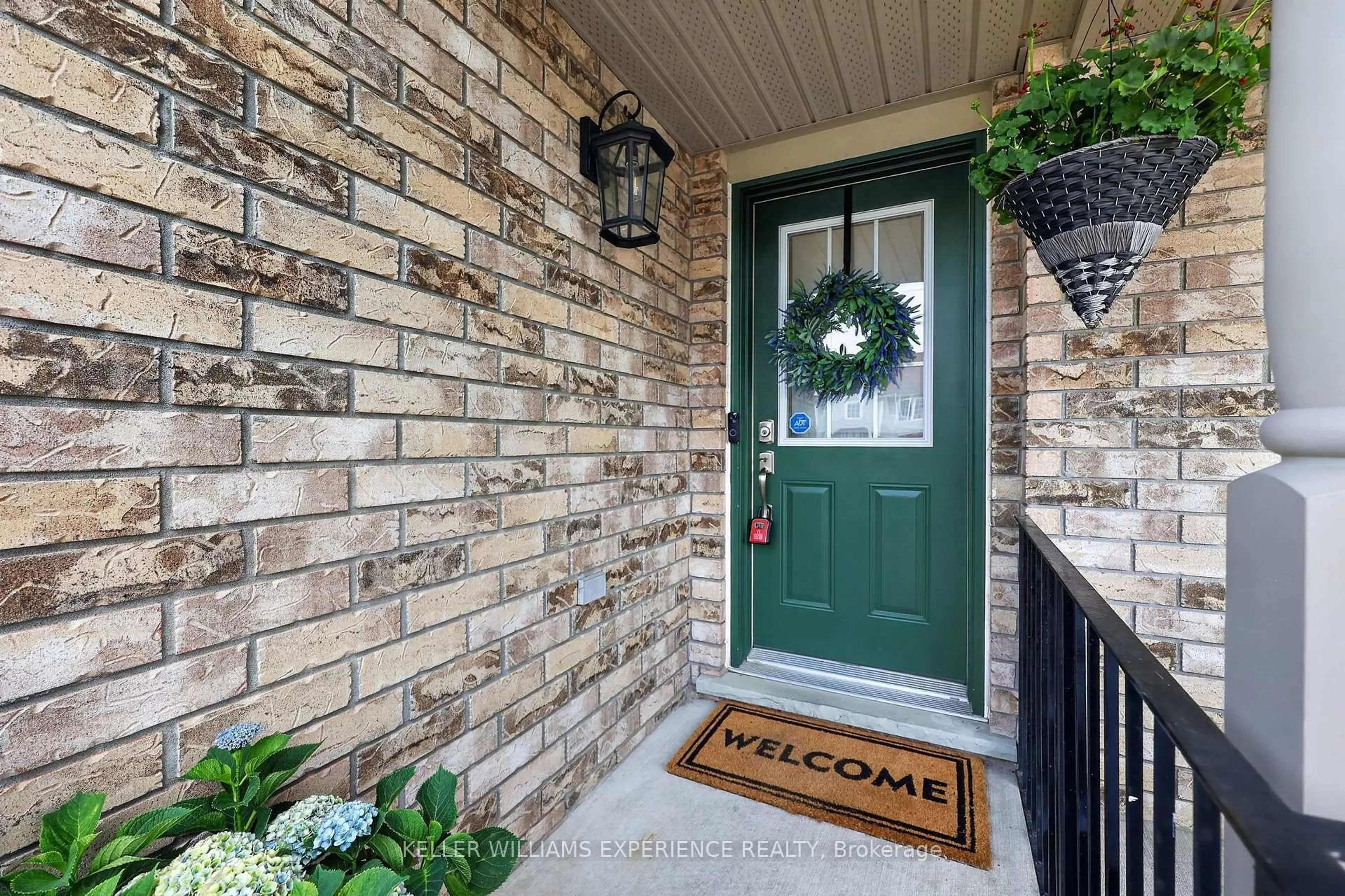 Indoor entryway for 91 Thrushwood Dr, Barrie Ontario L4N 0Z1