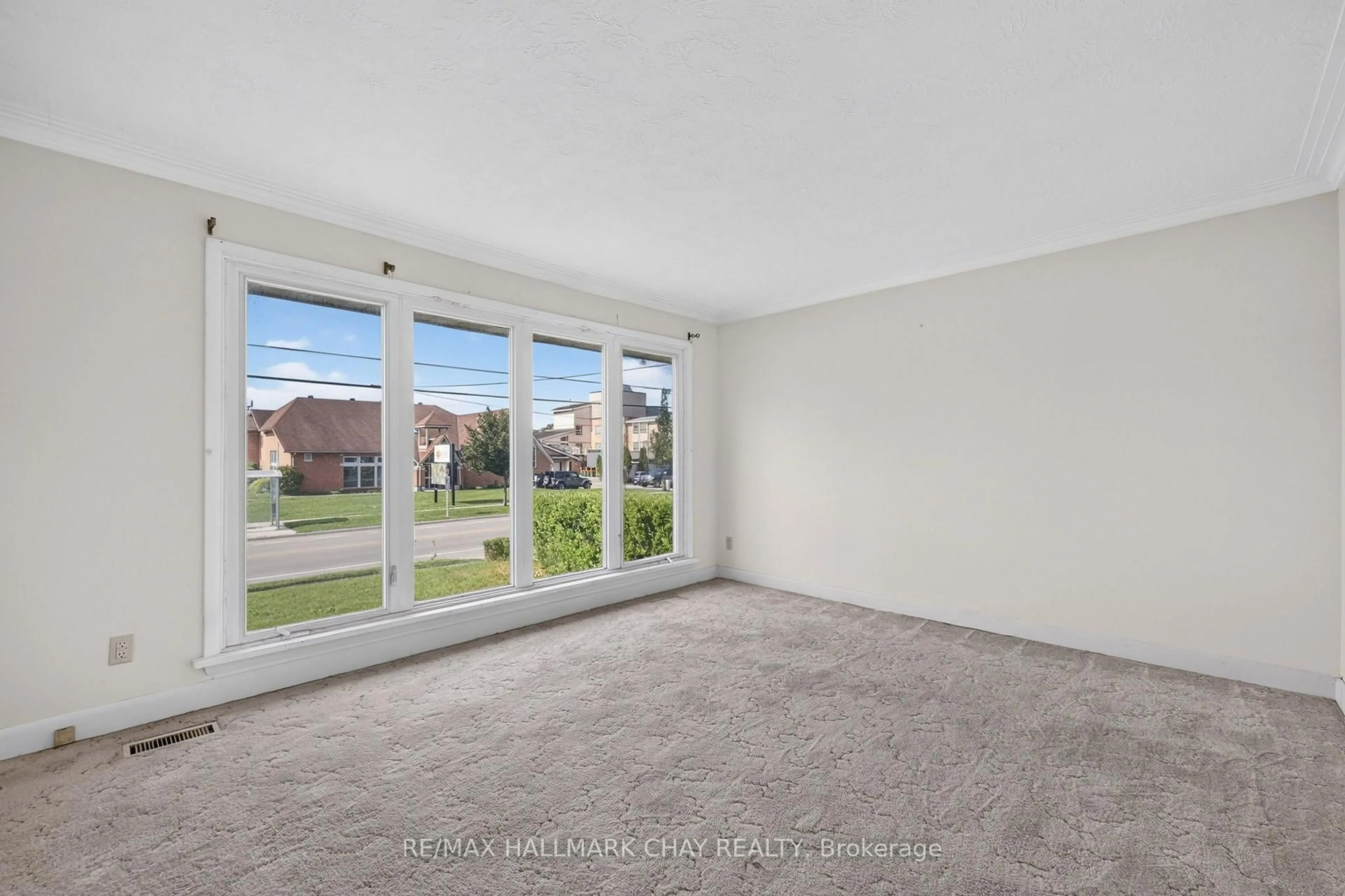 A pic of a room for 348 Grove St, Barrie Ontario L4M 2R5