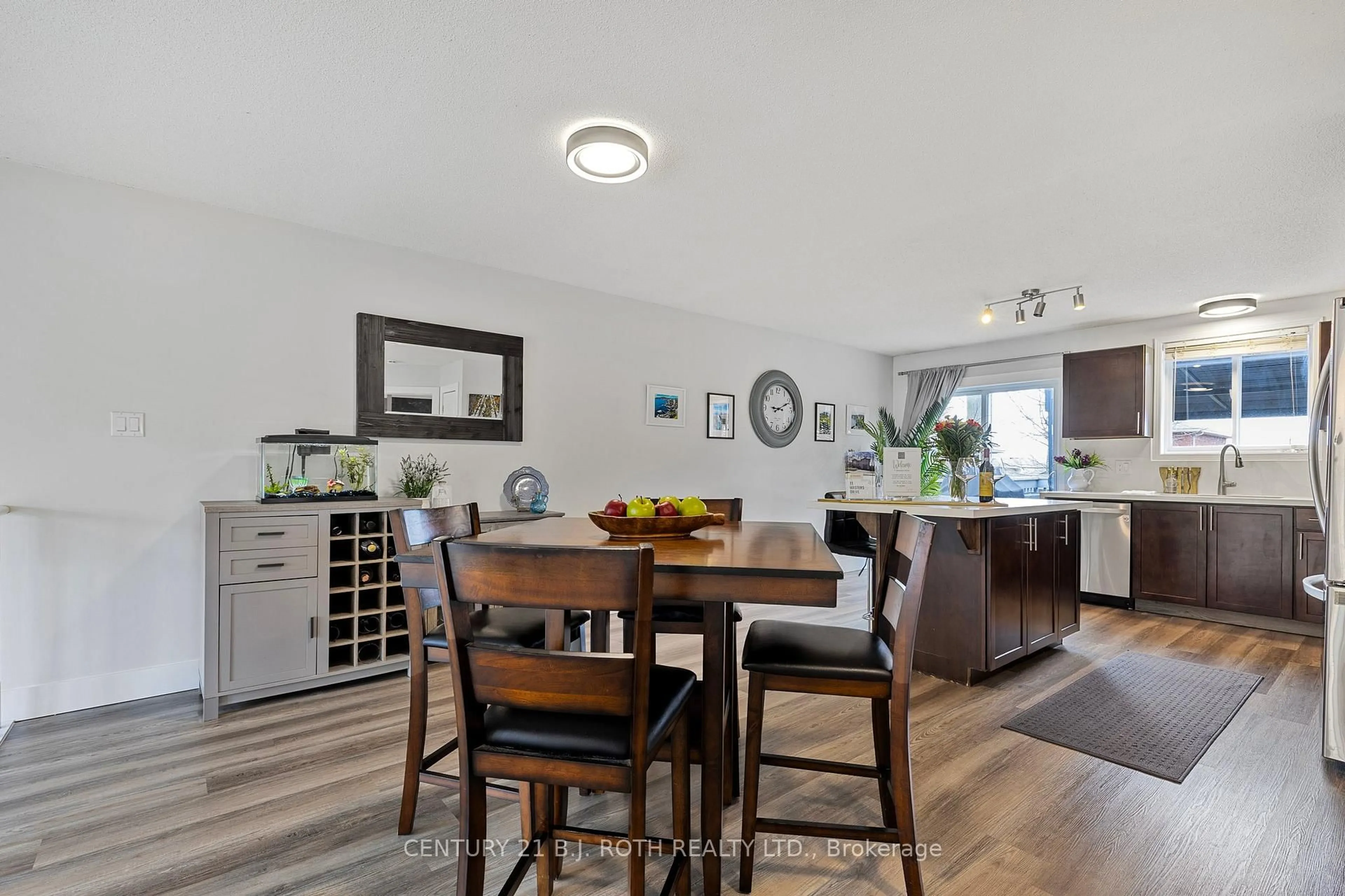 Open concept kitchen, wood/laminate floor for 11 Masters Dr, Barrie Ontario L4M 6W4