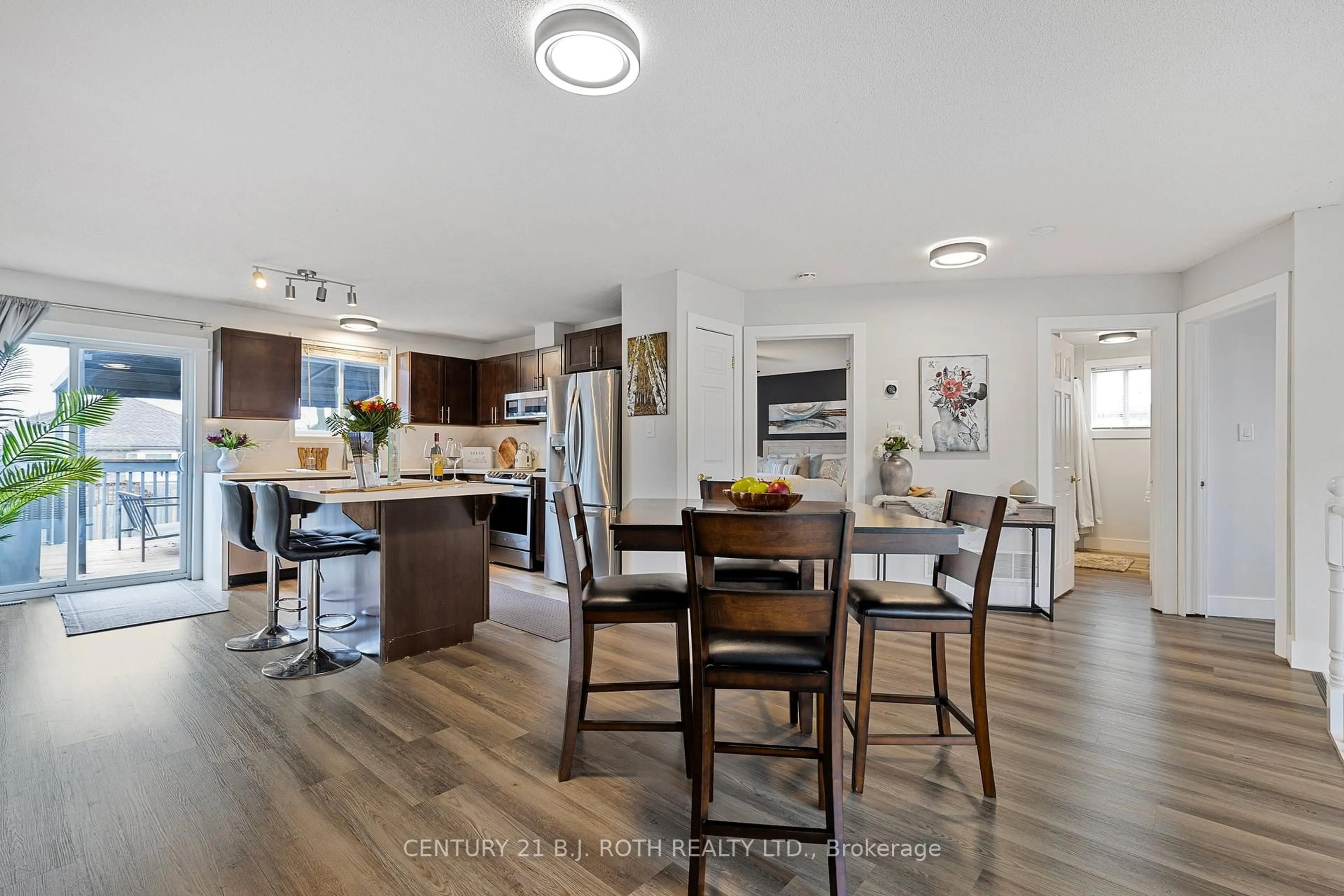 Open concept kitchen, wood/laminate floor for 11 Masters Dr, Barrie Ontario L4M 6W4