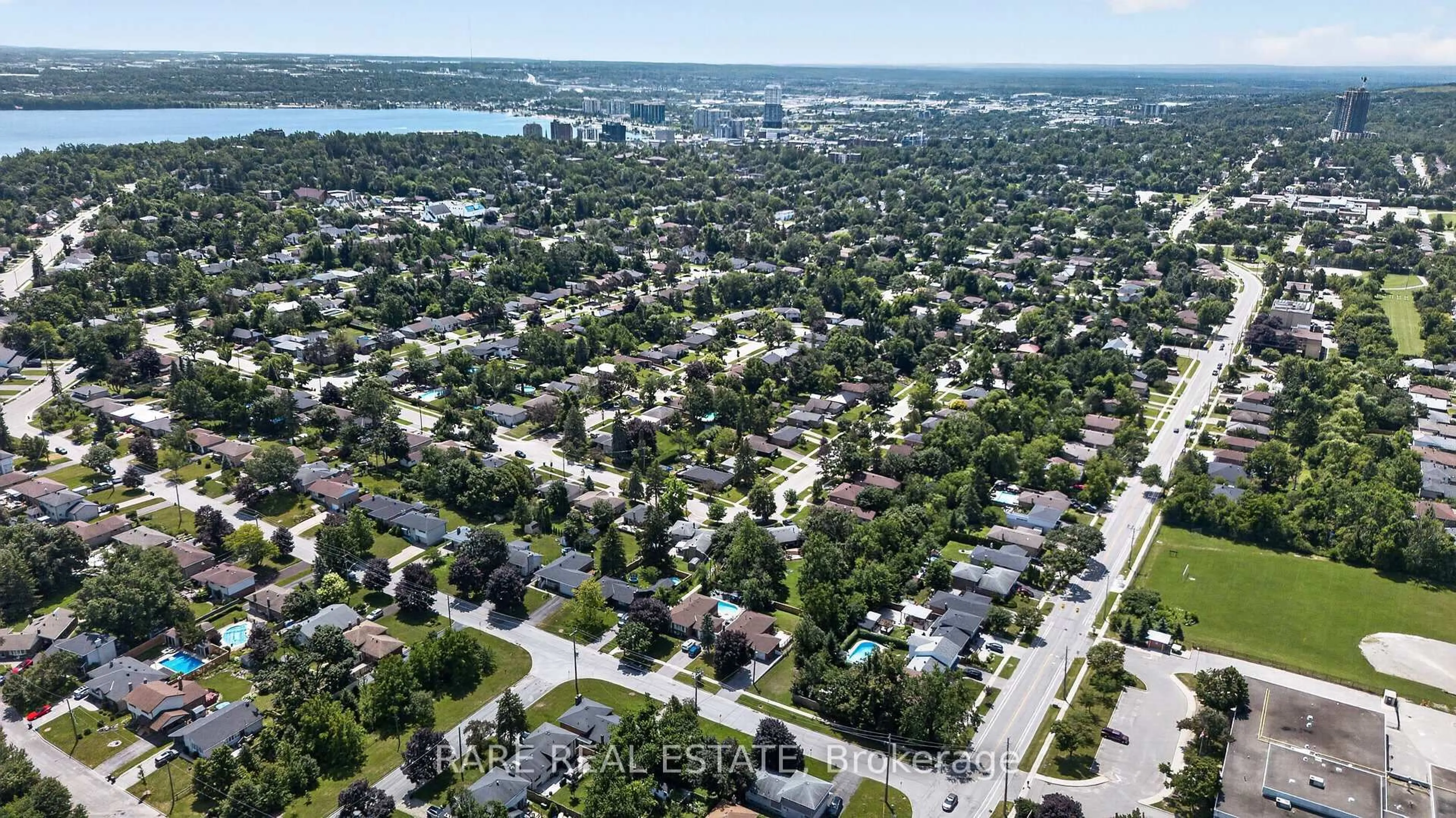 A pic from outside/outdoor area/front of a property/back of a property/a pic from drone, street for 38 Lay St, Barrie Ontario L4M 4A7