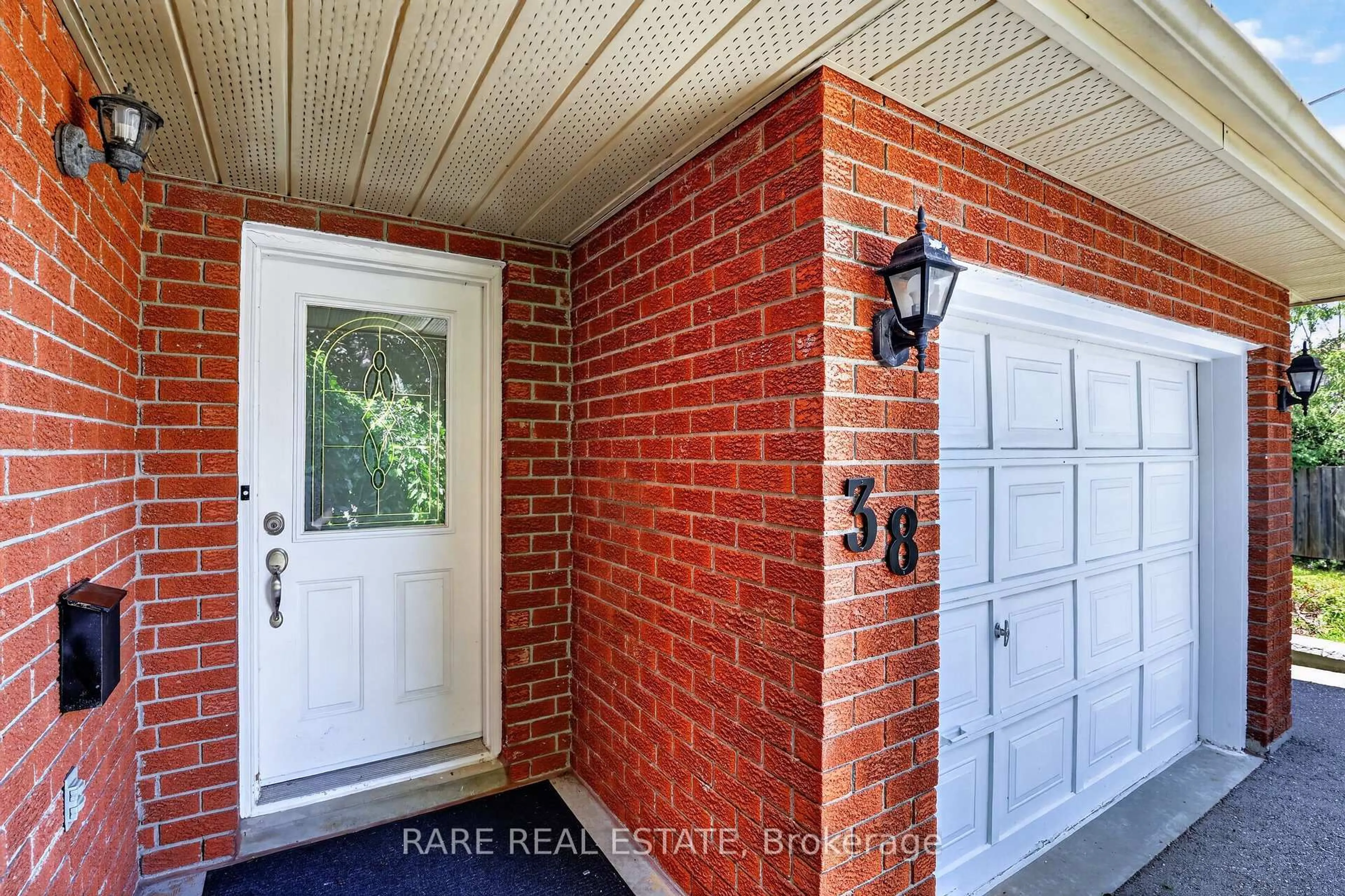 Home with brick exterior material, street for 38 Lay St, Barrie Ontario L4M 4A7