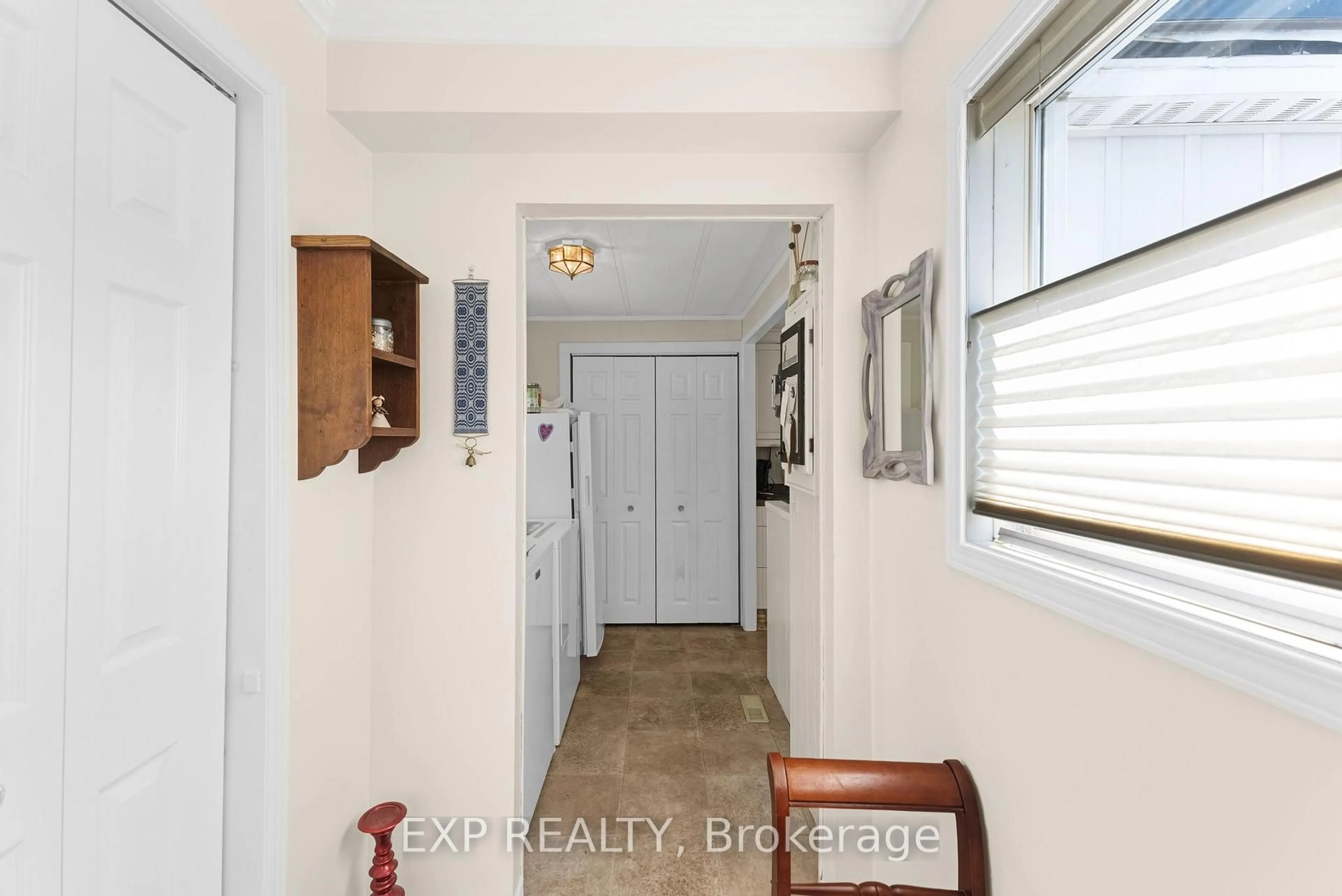 Indoor entryway for 5263 Elliot Sdrd #5, Tay Ontario L4R 4K3