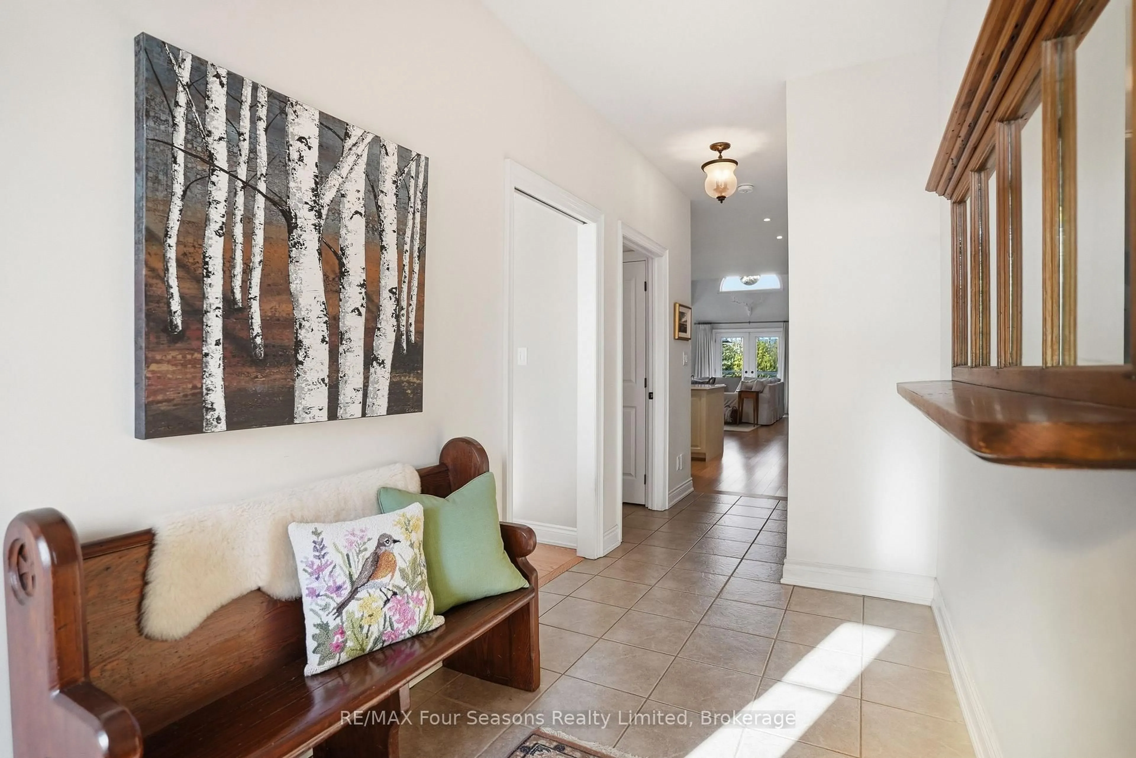 Indoor entryway for 34 Kari Cres, Collingwood Ontario L9Y 0Z6