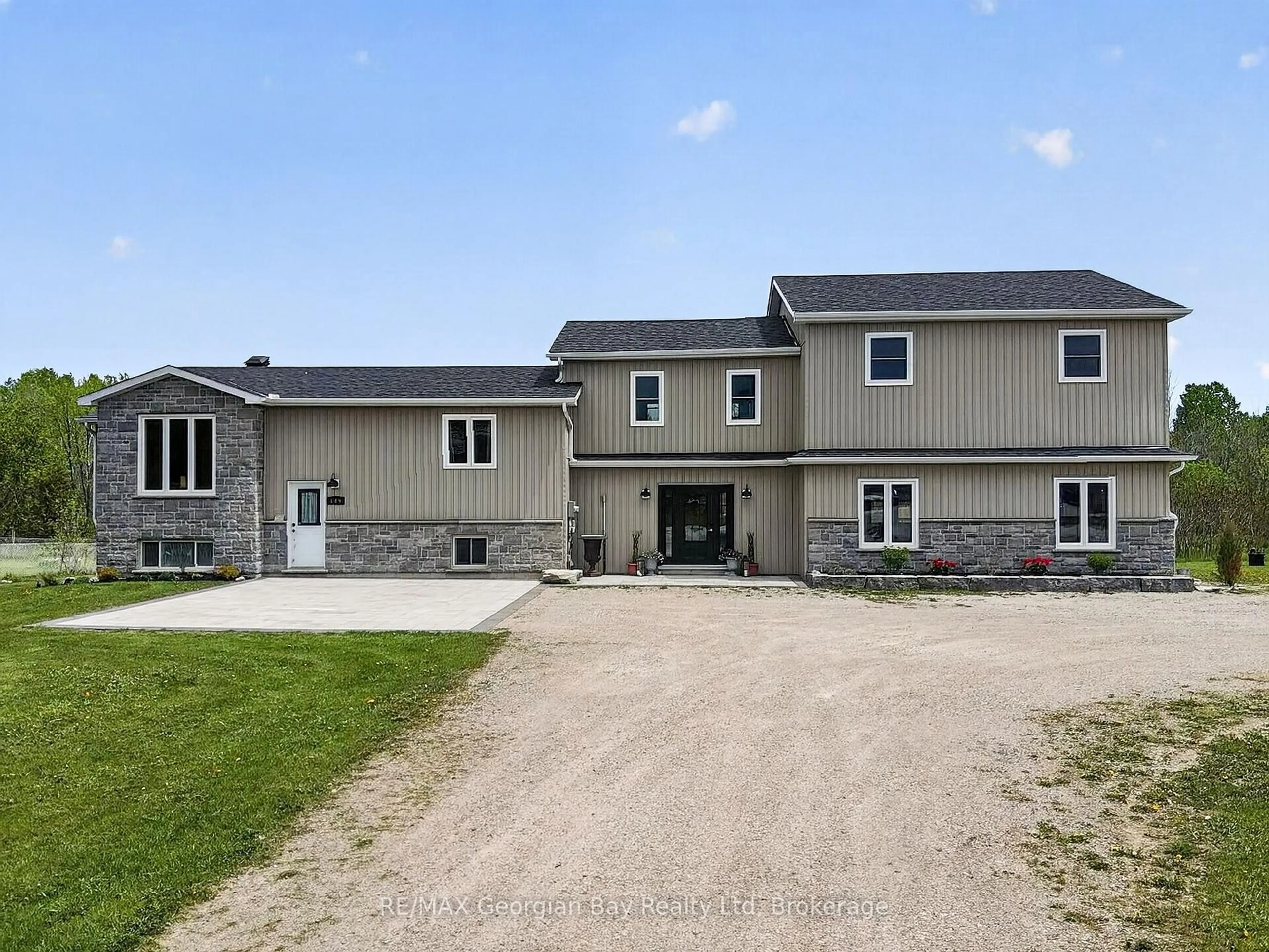 A pic from outside/outdoor area/front of a property/back of a property/a pic from drone, unknown for 449 Park St, Tay Ontario L0K 2A0