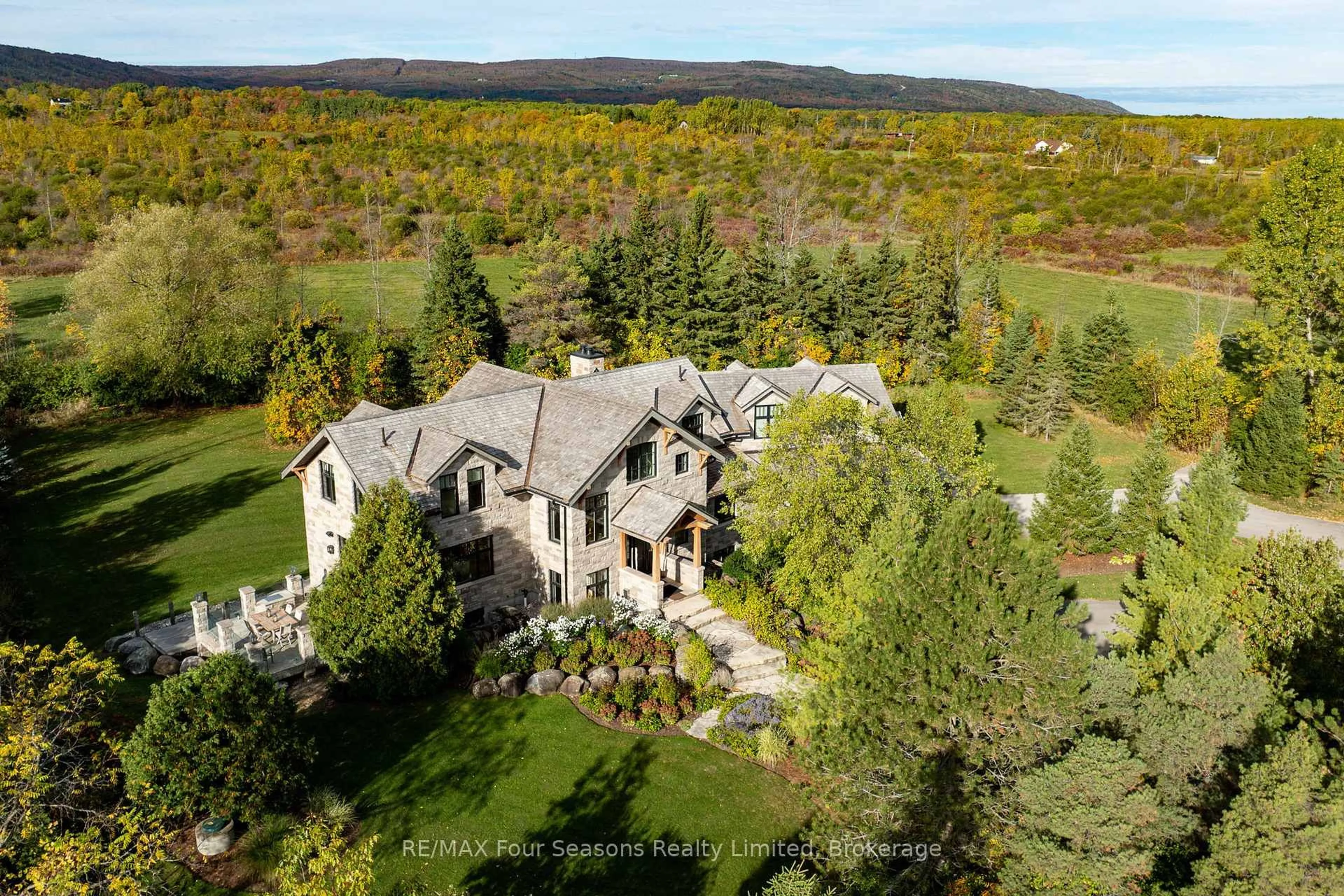 A pic from outside/outdoor area/front of a property/back of a property/a pic from drone, unknown for 2710 Nottawasaga 10 Concession, Clearview Ontario L0M 1P0
