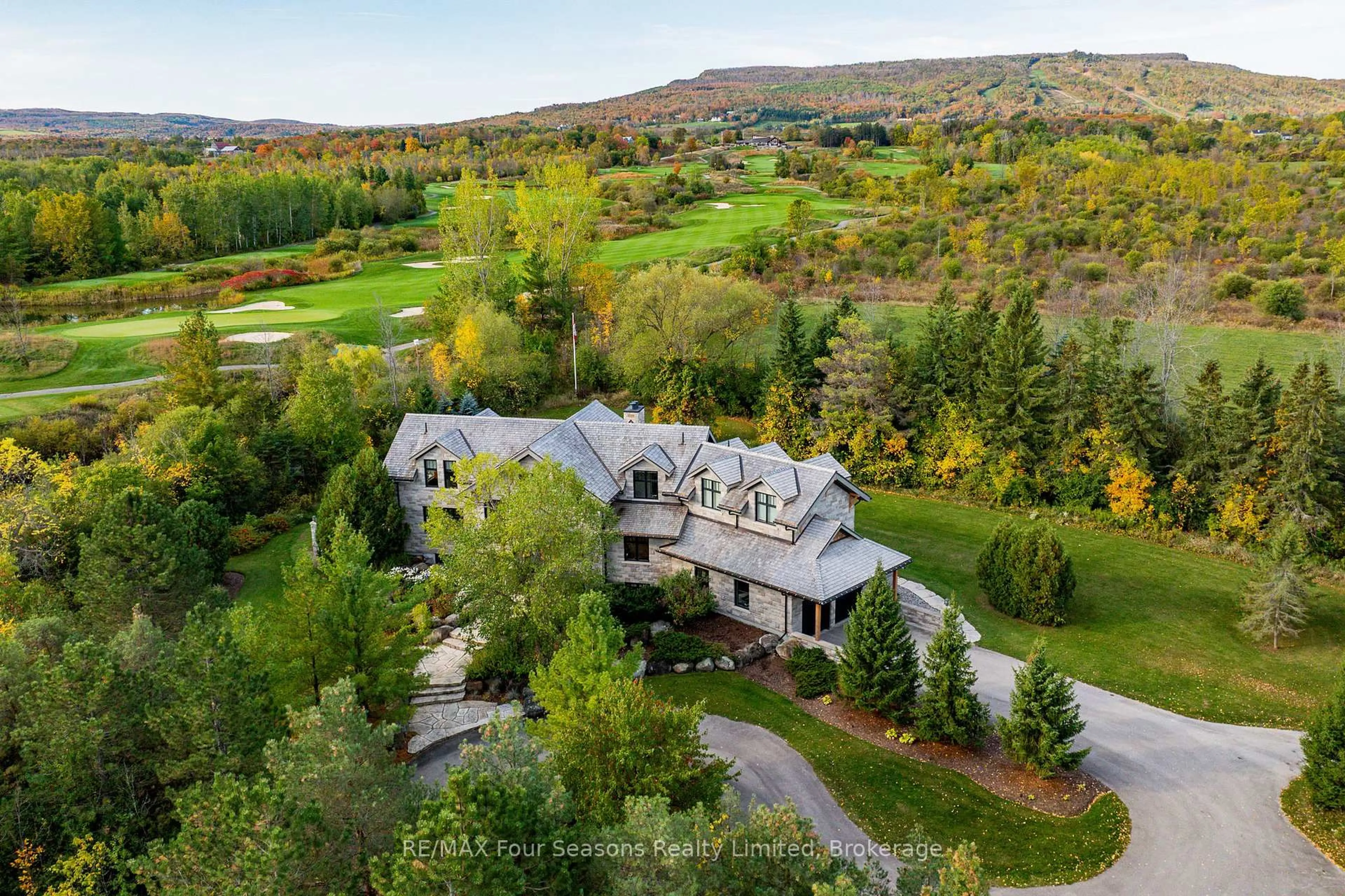 A pic from outside/outdoor area/front of a property/back of a property/a pic from drone, mountain view for 2710 Nottawasaga 10 Concession, Clearview Ontario L0M 1P0