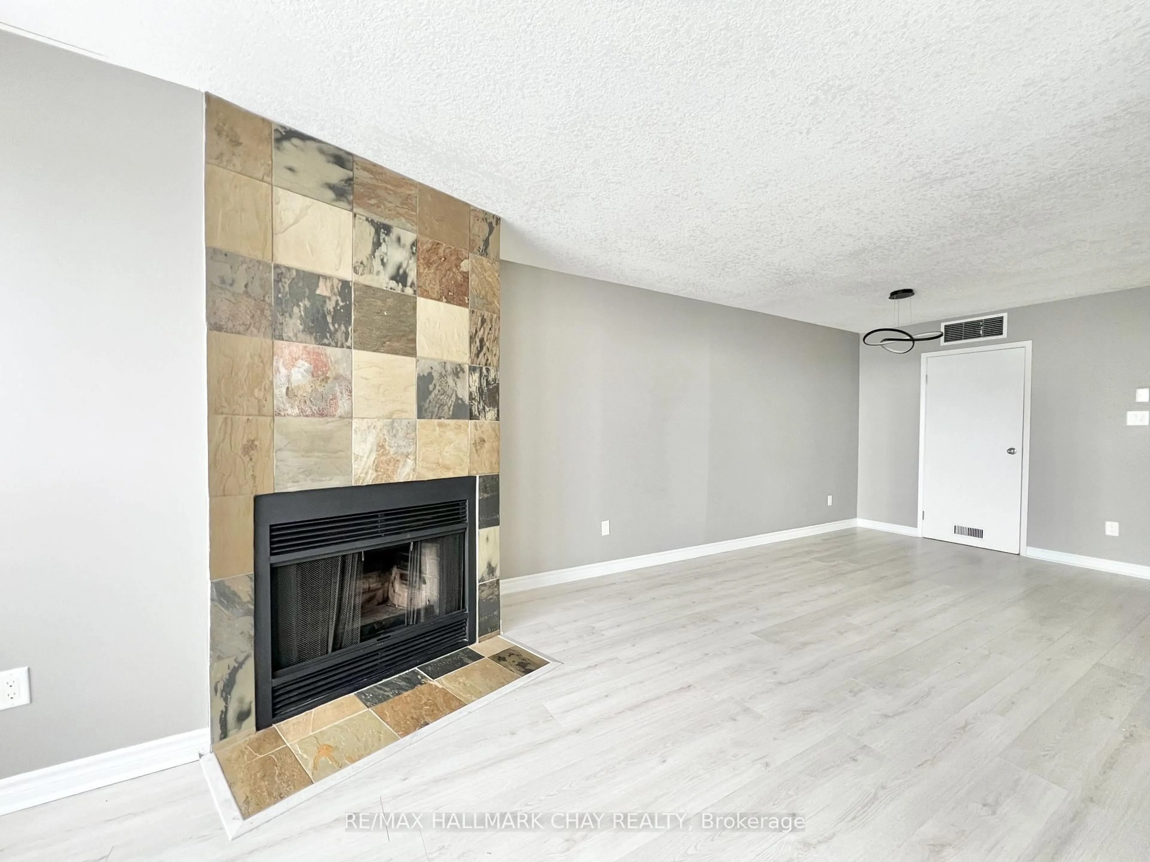 Unknown for 126 Bell Farm Rd #414, Barrie Ontario L4M 6J3