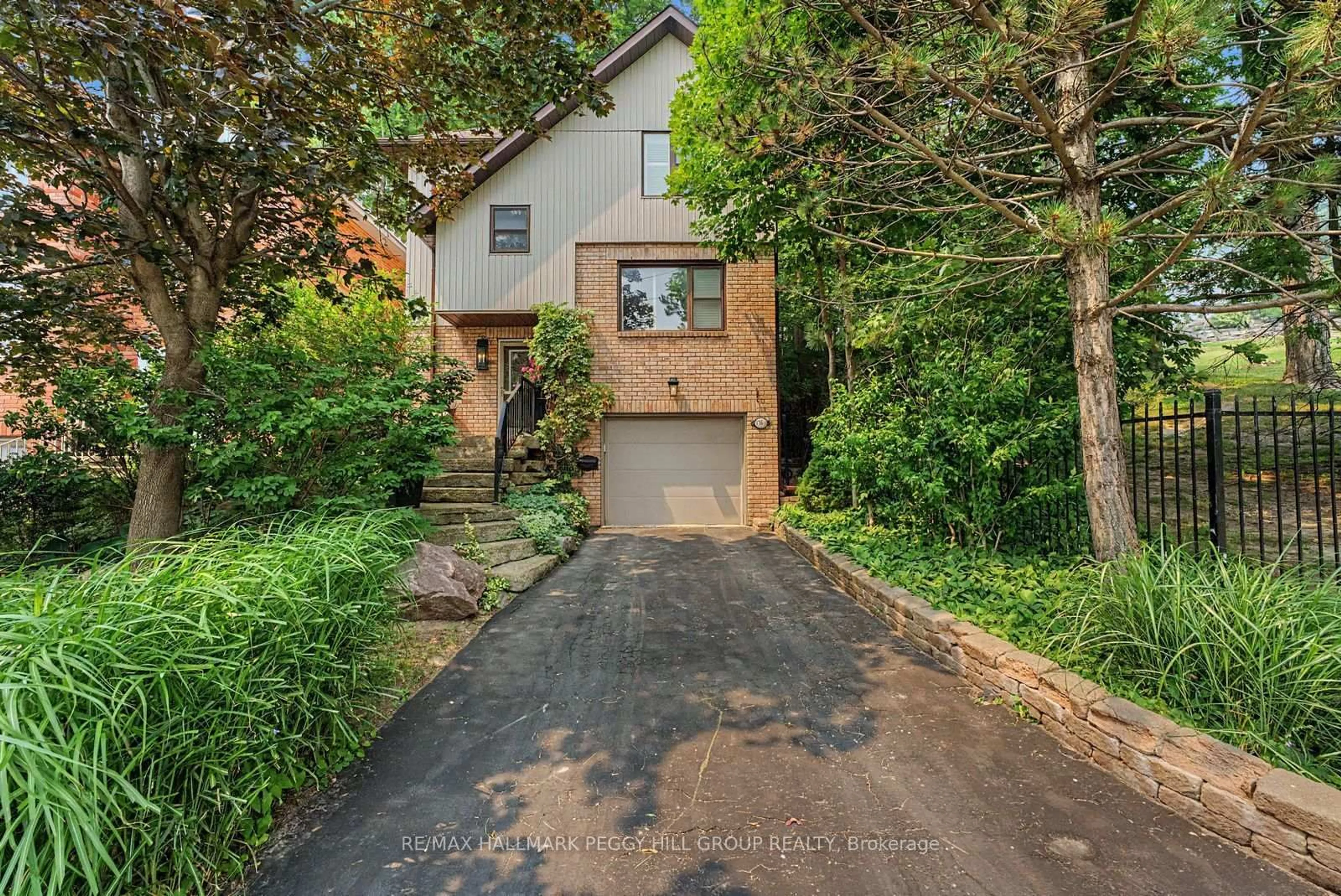 Unknown for 176B Collier St, Barrie Ontario L4M 1H7