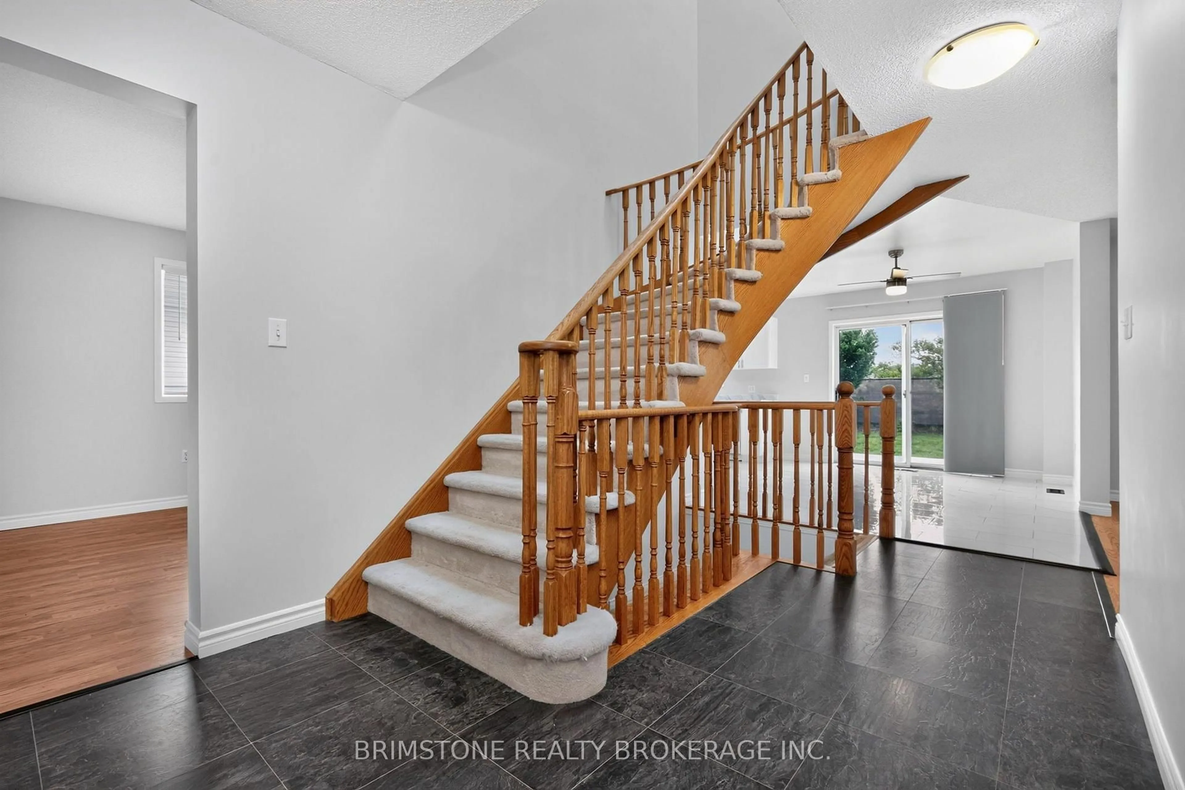 Stairs for 28 Selkirk Cres, Barrie Ontario L4N 8G2