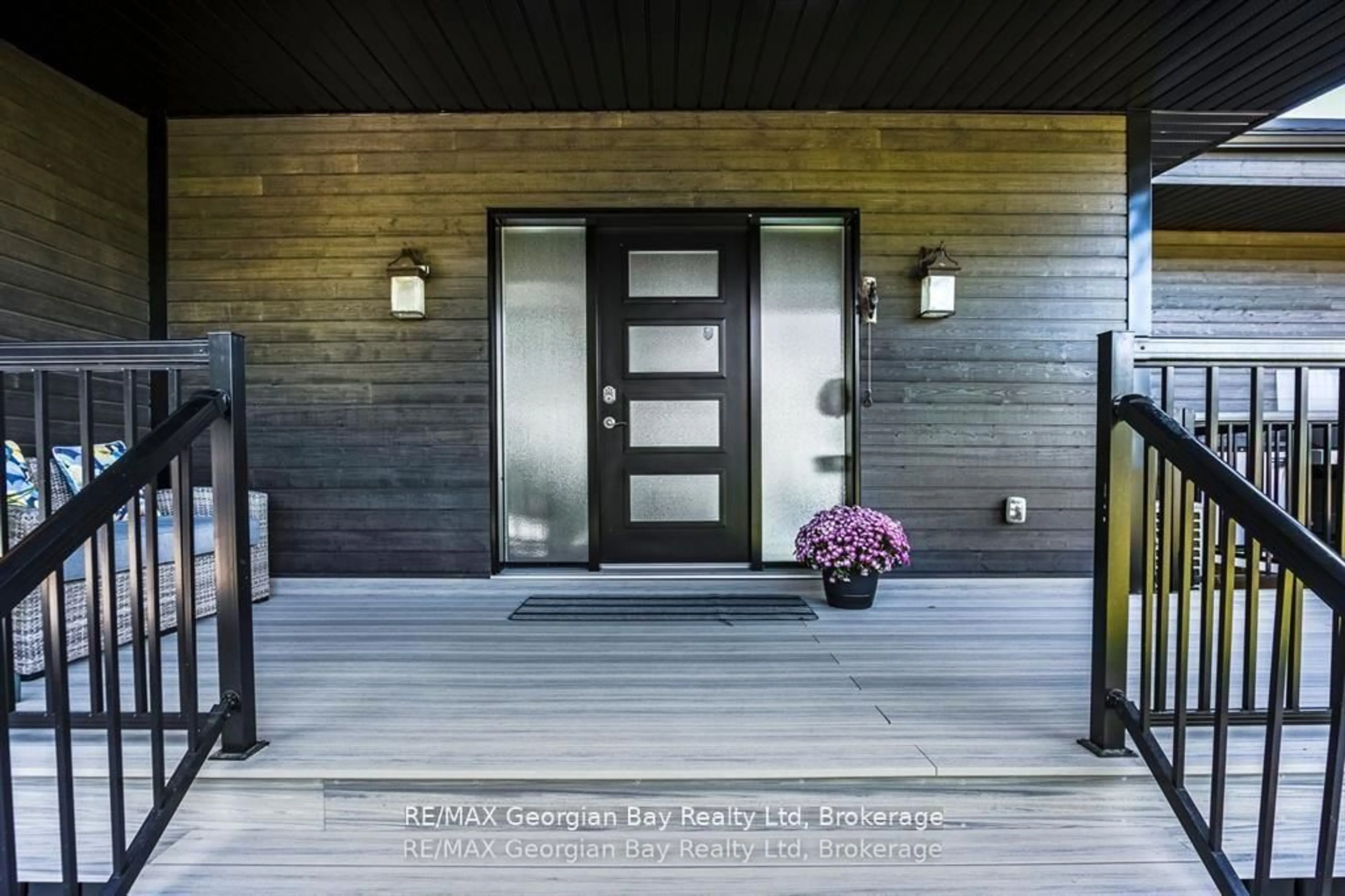 Indoor entryway for 165 Wilson Rd, Midland Ontario L4R 4K4
