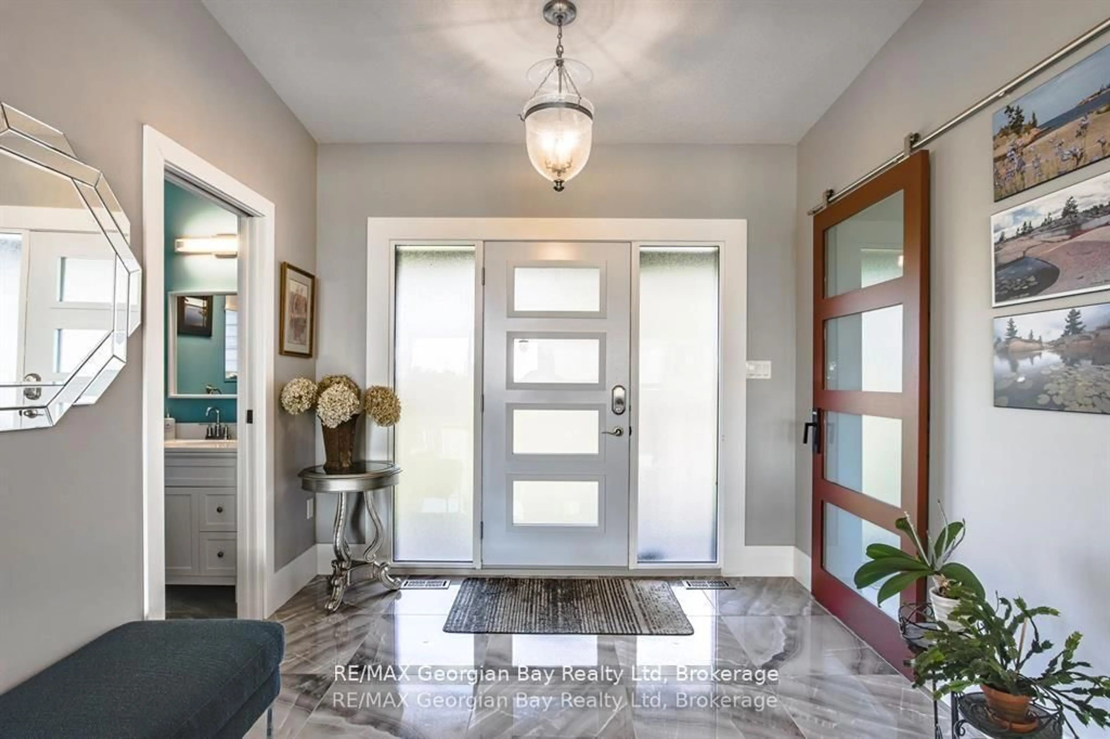 Indoor entryway for 165 Wilson Rd, Midland Ontario L4R 4K4
