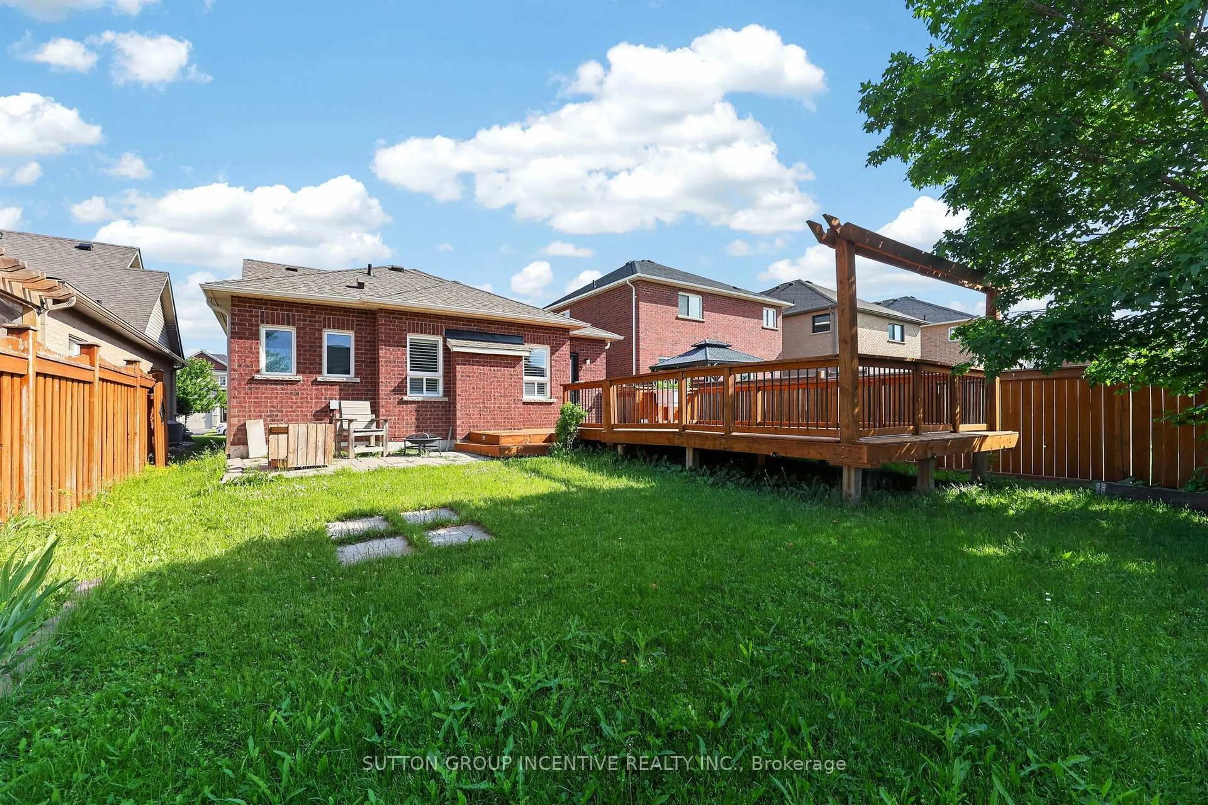 Unknown for 116 Sun King Cres, Barrie Ontario L4M 0E6