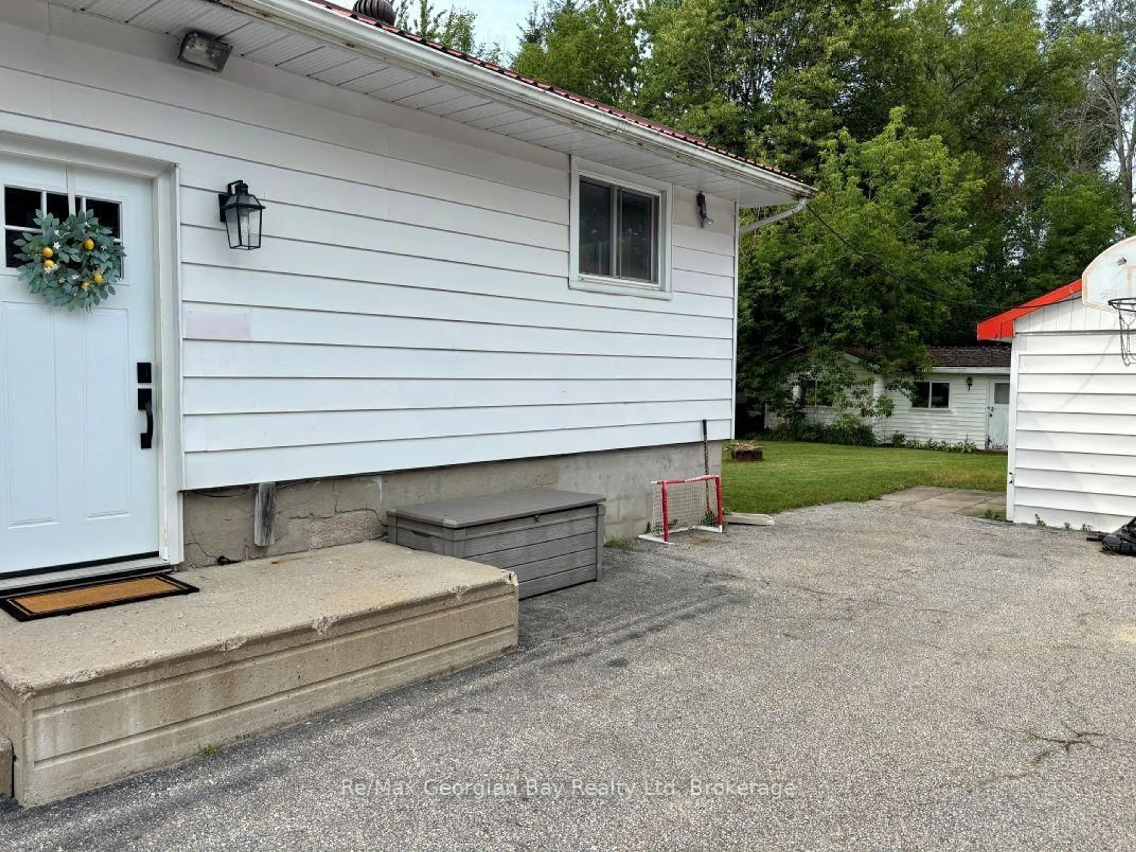 Unknown for 11 JOHN St, Severn Ontario L0K 1E0