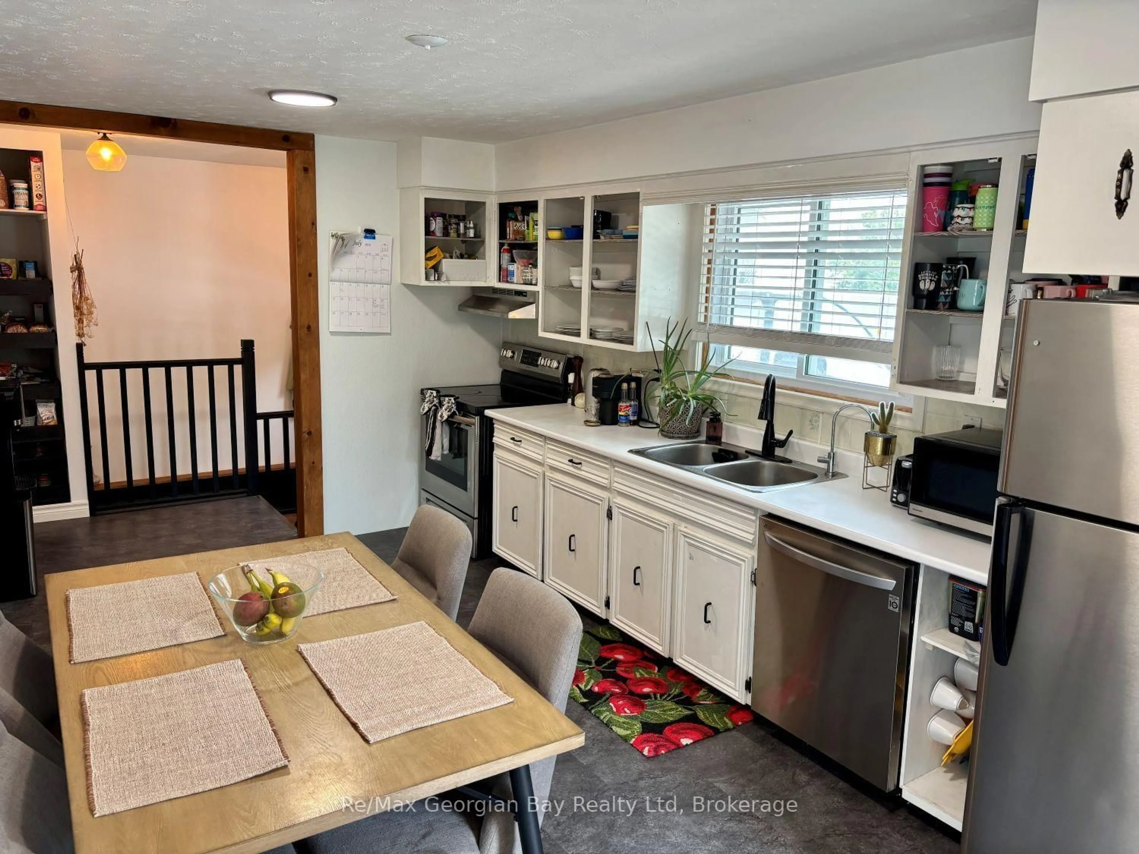Open concept kitchen, ceramic/tile floor for 11 JOHN St, Severn Ontario L0K 1E0