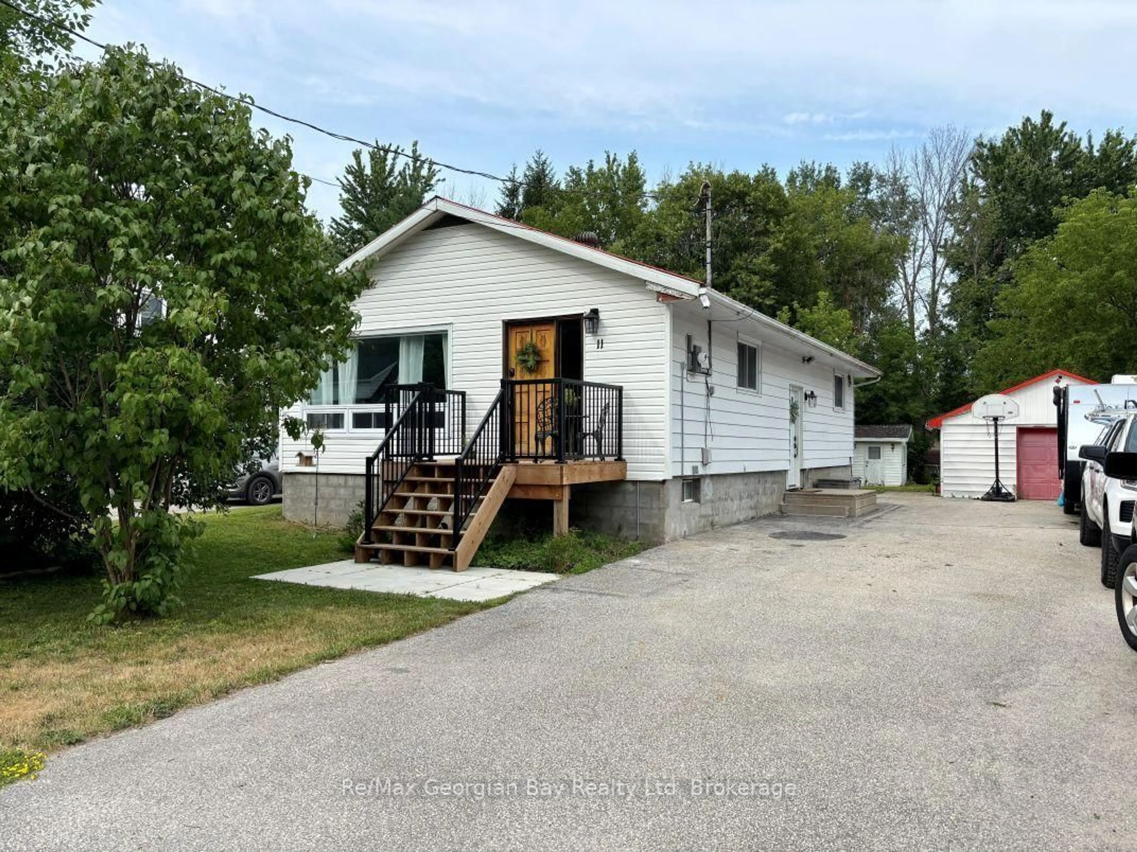 Unknown for 11 JOHN St, Severn Ontario L0K 1E0