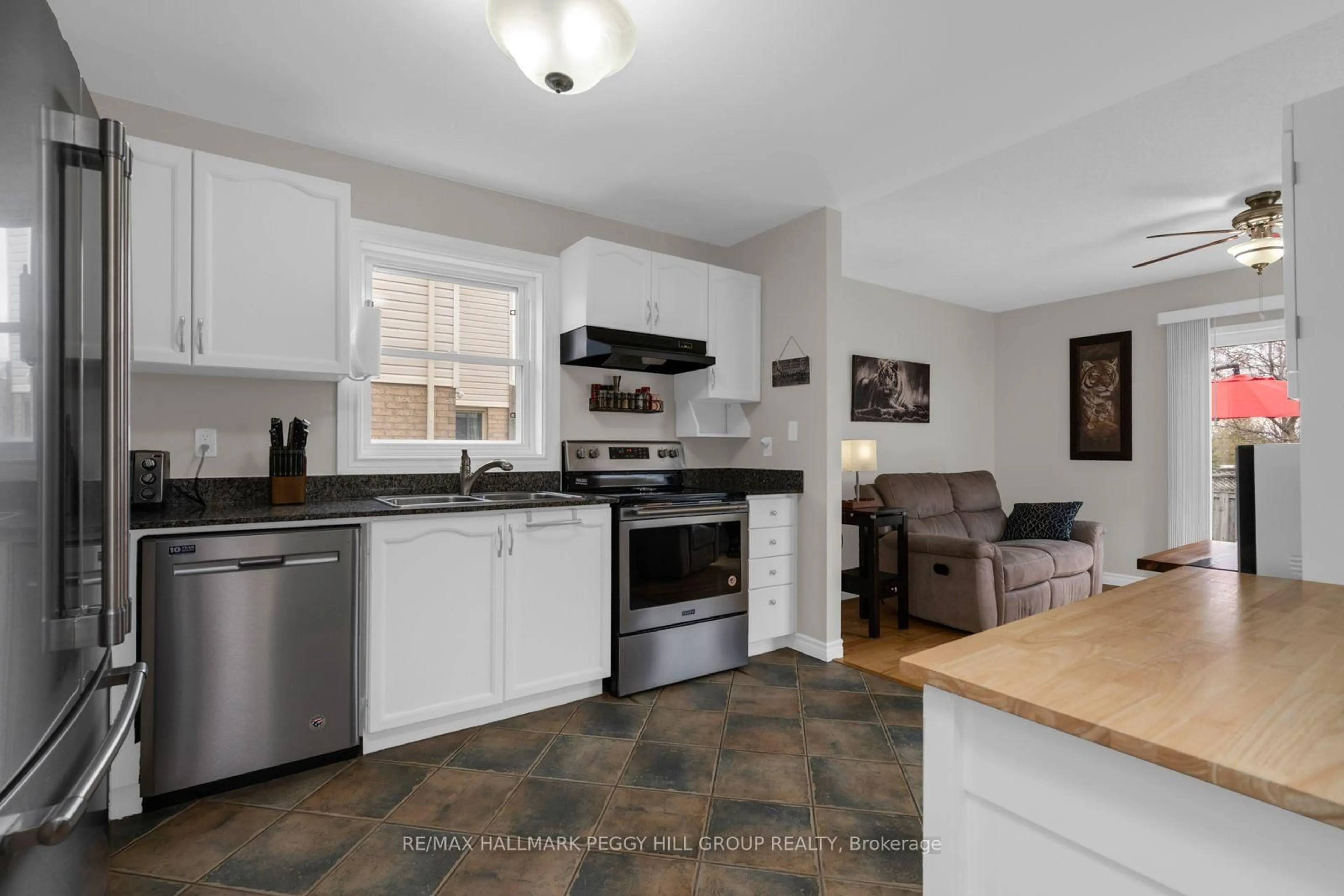 Open concept kitchen, ceramic/tile floor for 45 Ward Dr, Barrie Ontario L4N 7P2