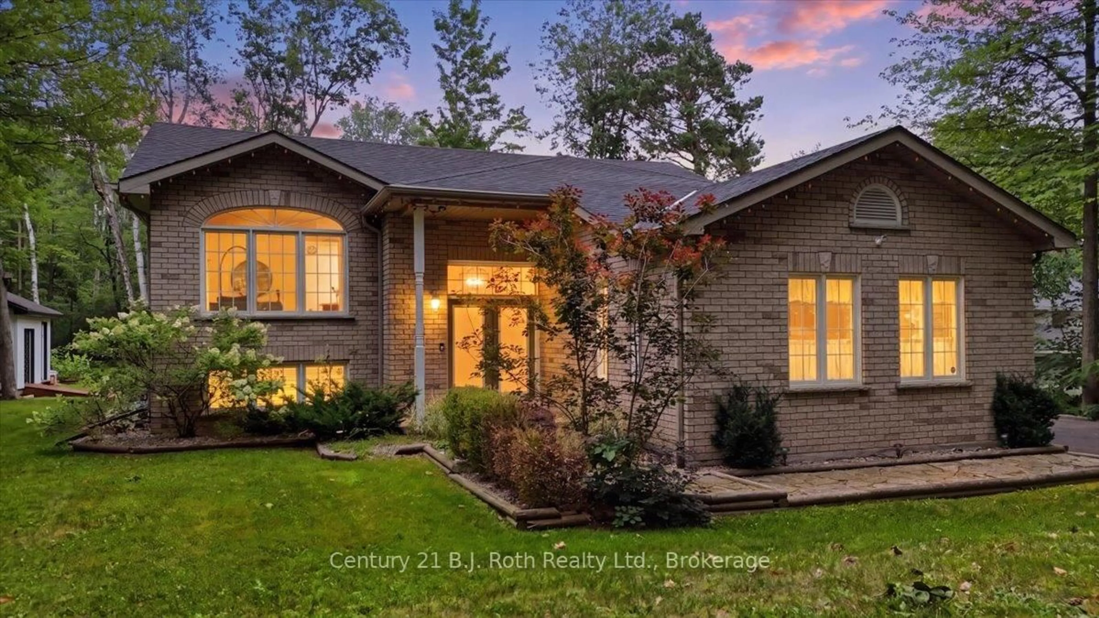 Home with brick exterior material, street for 1439 Chapman Rd, Penetanguishene Ontario L9M 2B2