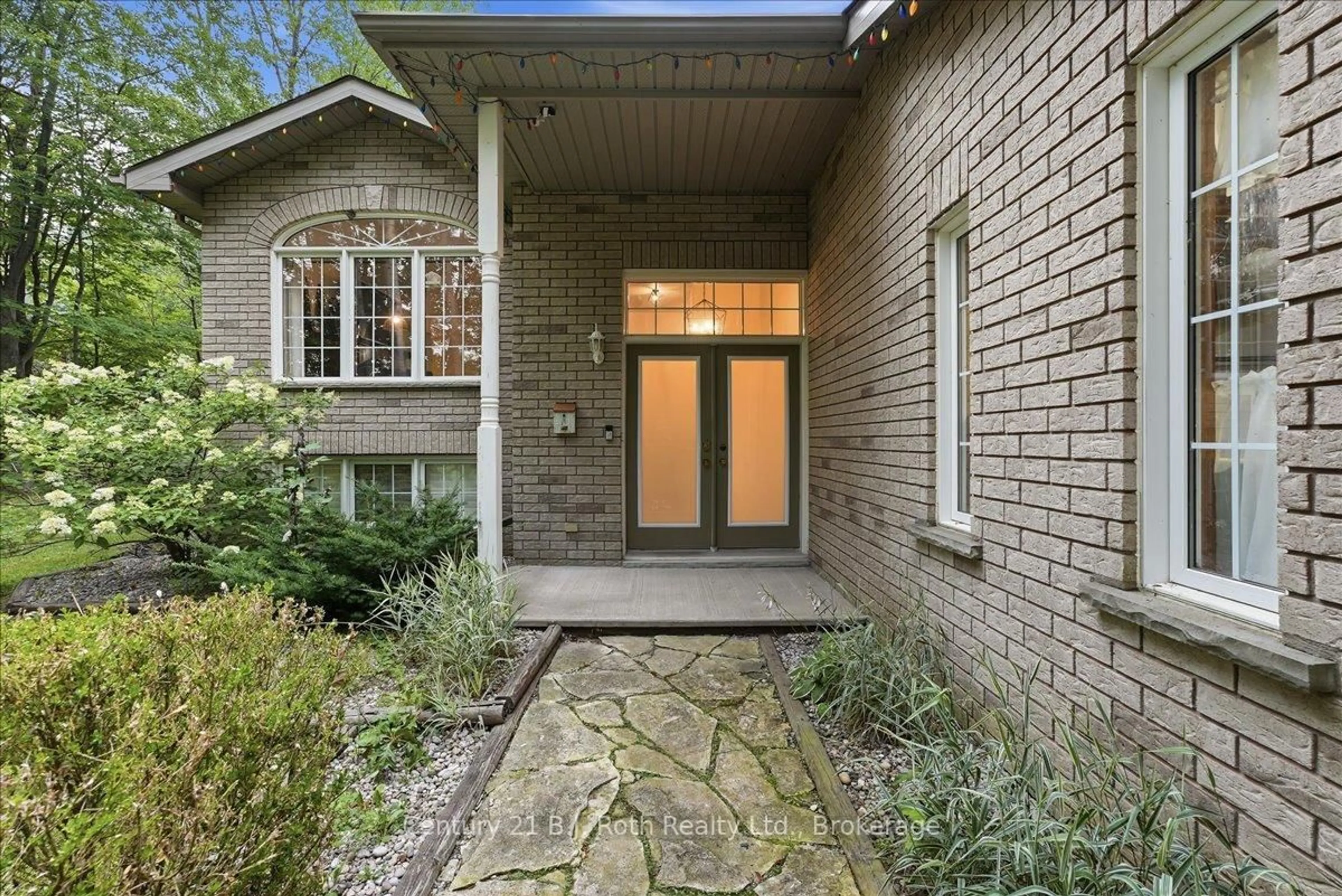 Home with brick exterior material, street for 1439 Chapman Rd, Penetanguishene Ontario L9M 2B2