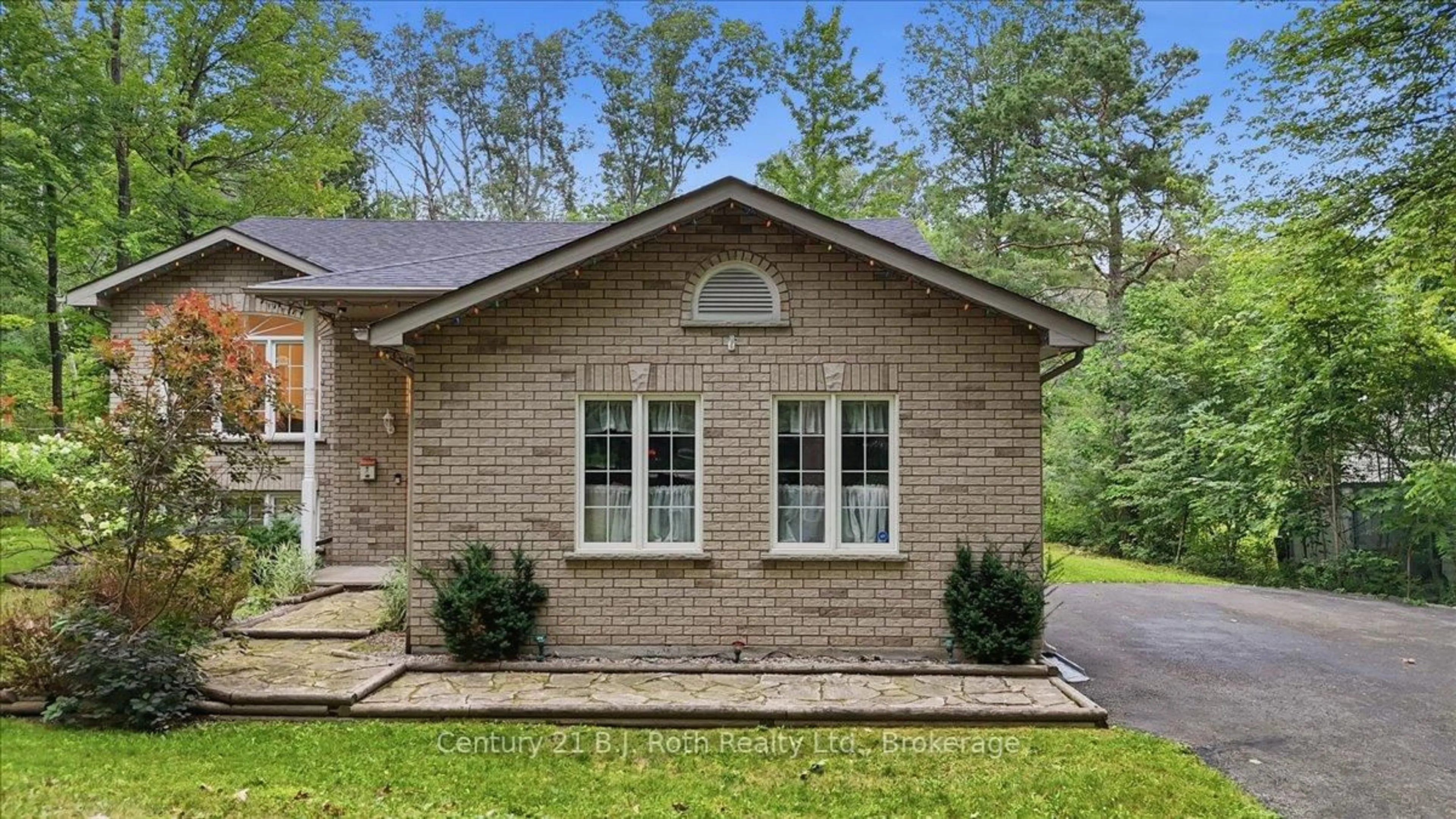 Home with brick exterior material, unknown for 1439 Chapman Rd, Penetanguishene Ontario L9M 2B2