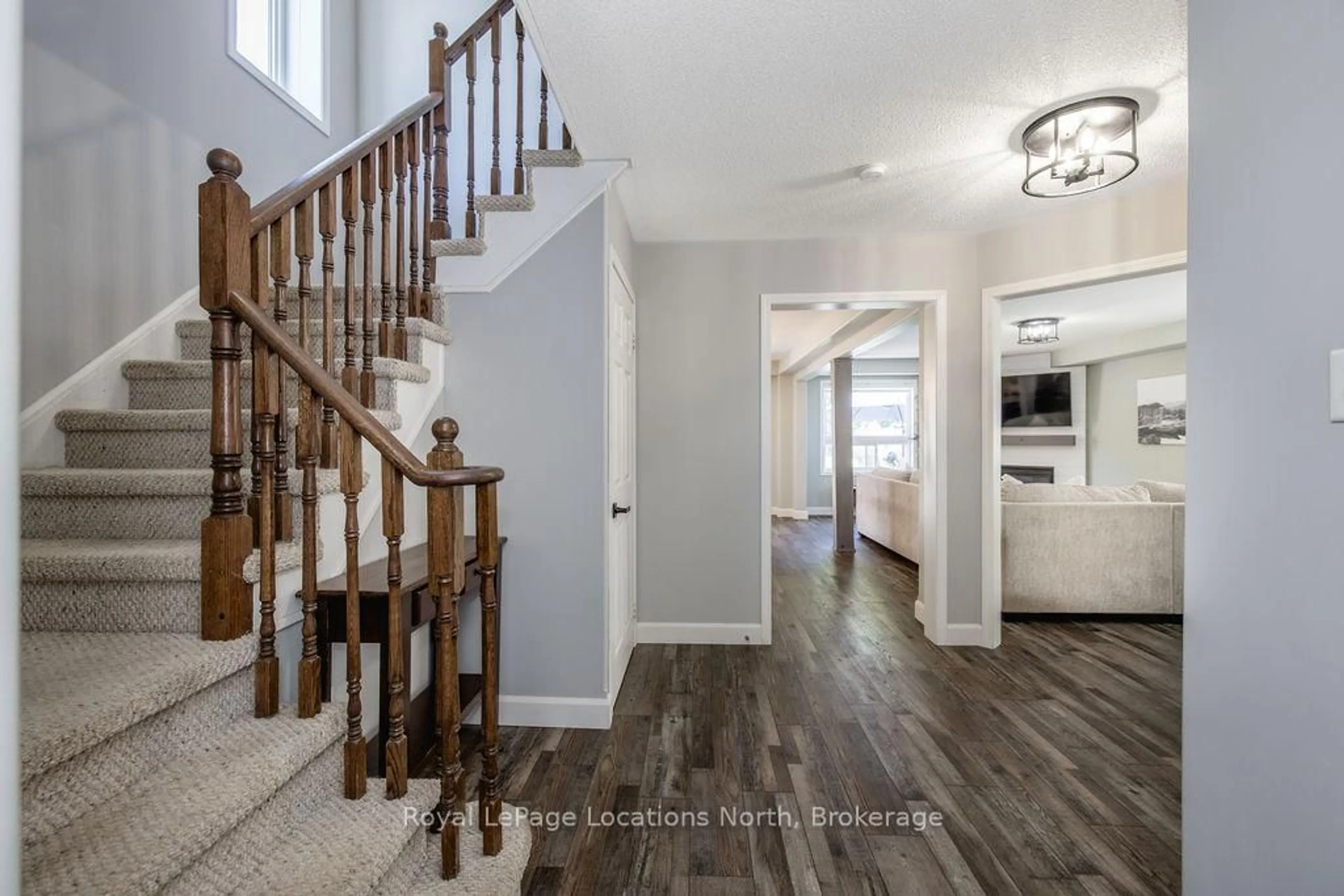 Indoor entryway for 67 Wesley Ave, Wasaga Beach Ontario L9Z 0B9