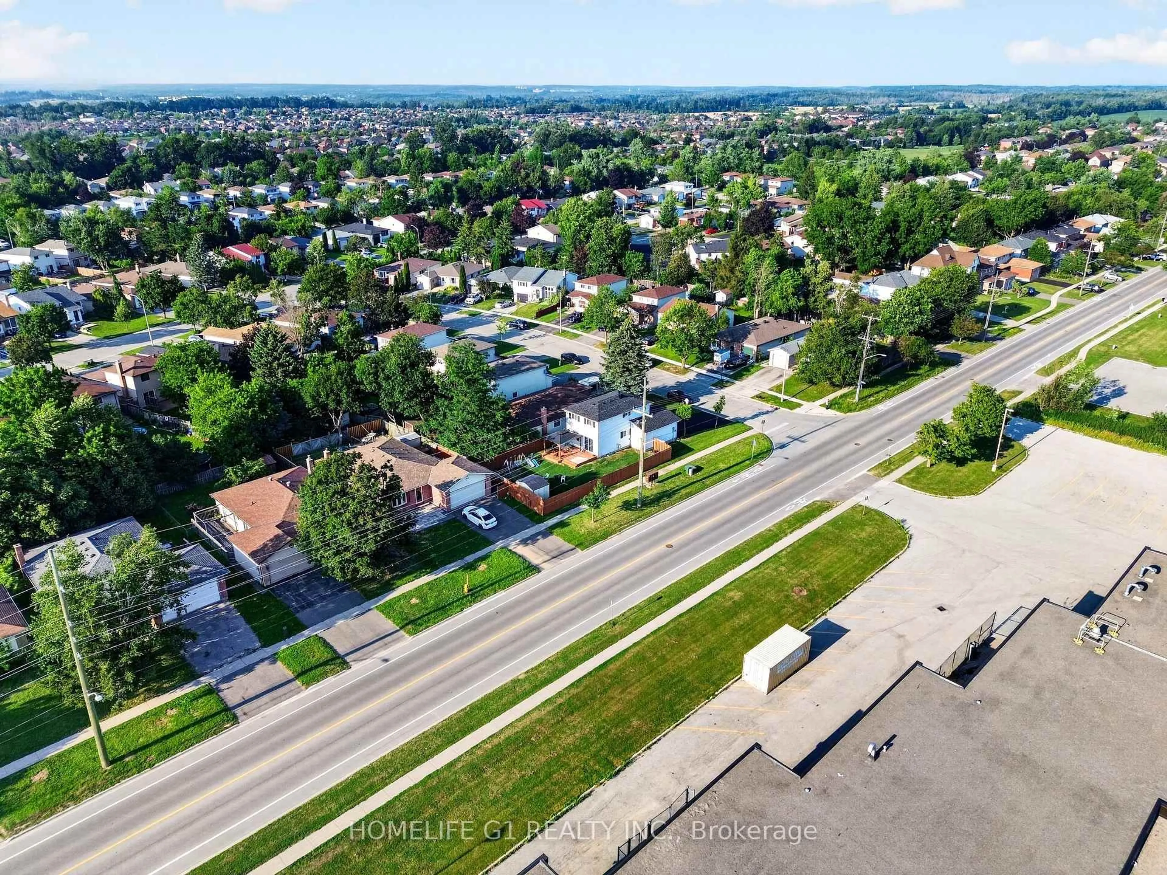 A pic from outside/outdoor area/front of a property/back of a property/a pic from drone, street for 2 Fletcher Dr, Barrie Ontario L4M 5S1