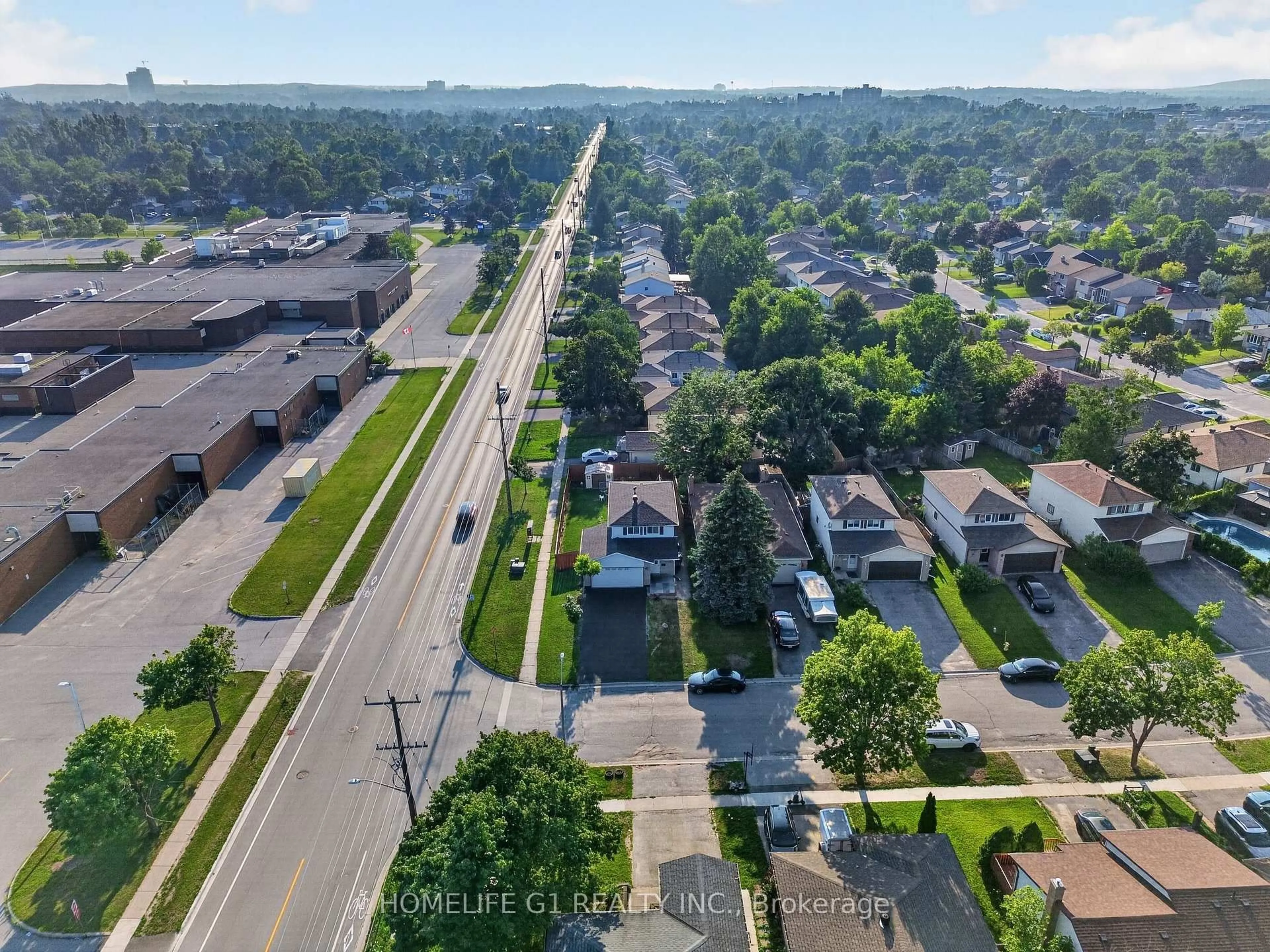 A pic from outside/outdoor area/front of a property/back of a property/a pic from drone, street for 2 Fletcher Dr, Barrie Ontario L4M 5S1