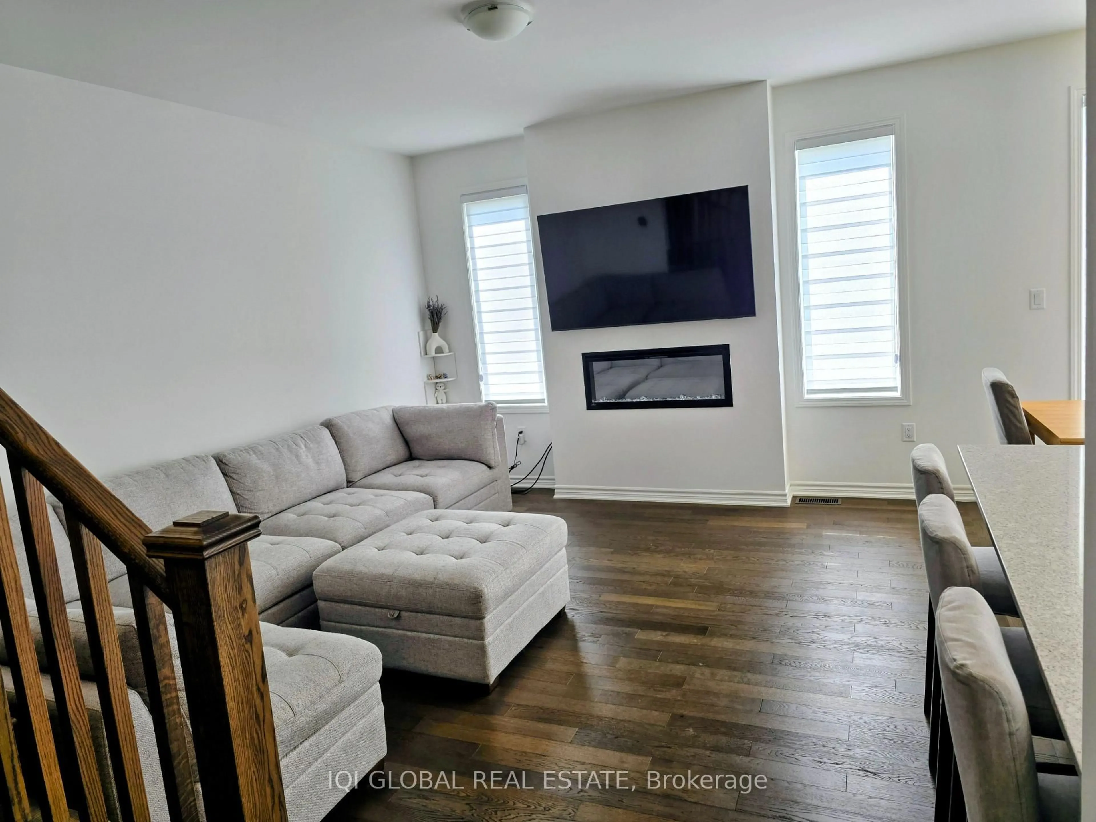 Living room with furniture, unknown for 357 Reid Dr, Barrie Ontario L9J 1A2