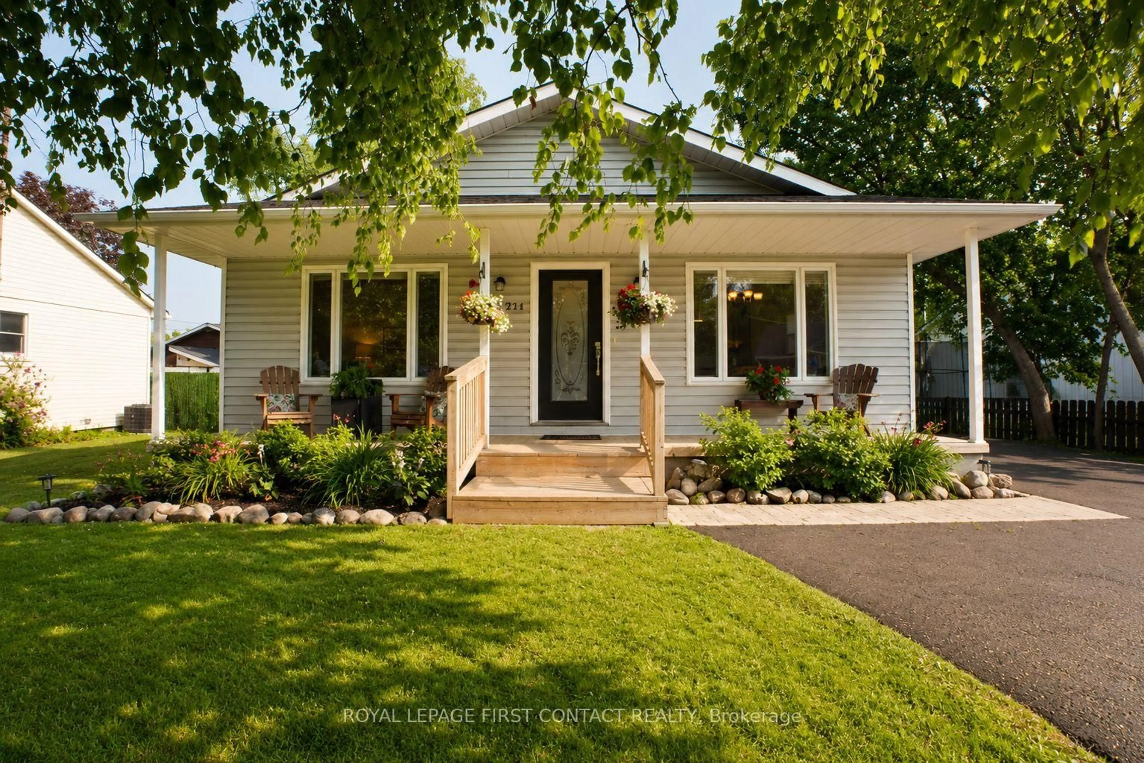 Home with vinyl exterior material, street for 214 Point St, Clearview Ontario L0M 1S0