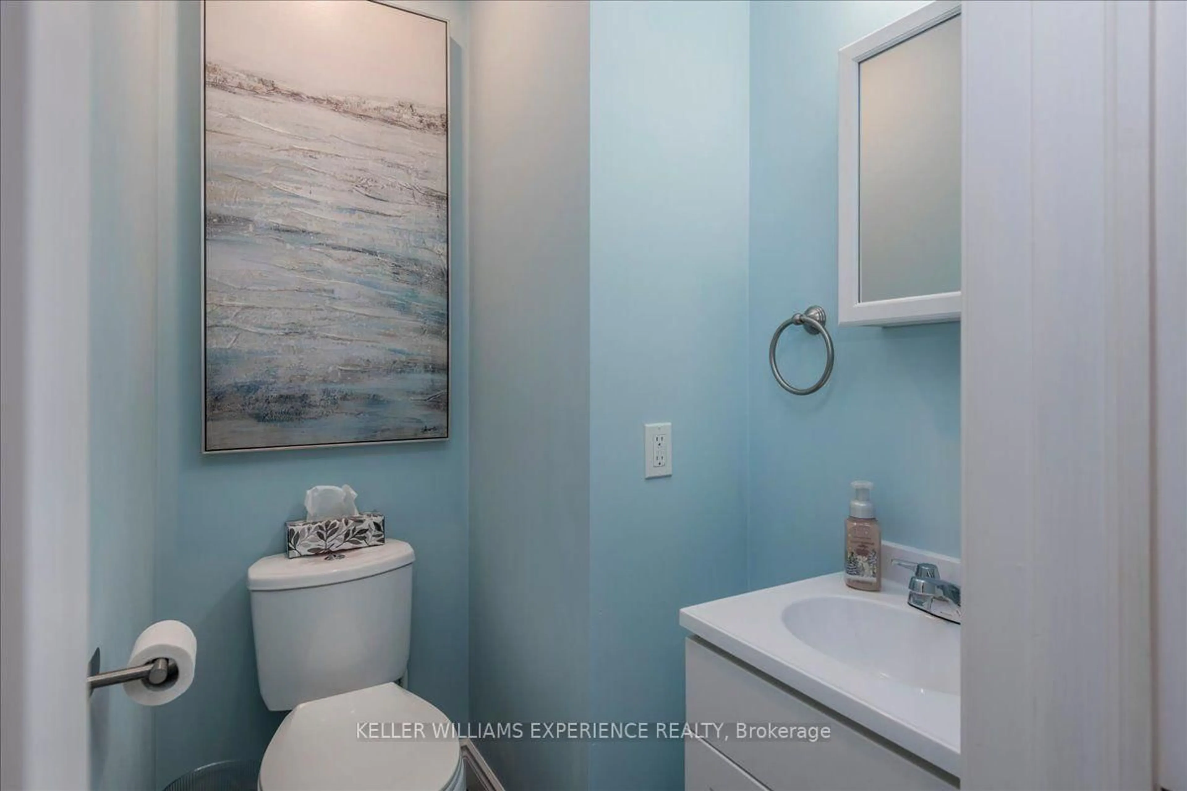 Standard bathroom, ceramic/tile floor for 10 SUNSET Pl, Barrie Ontario L4N 0T7