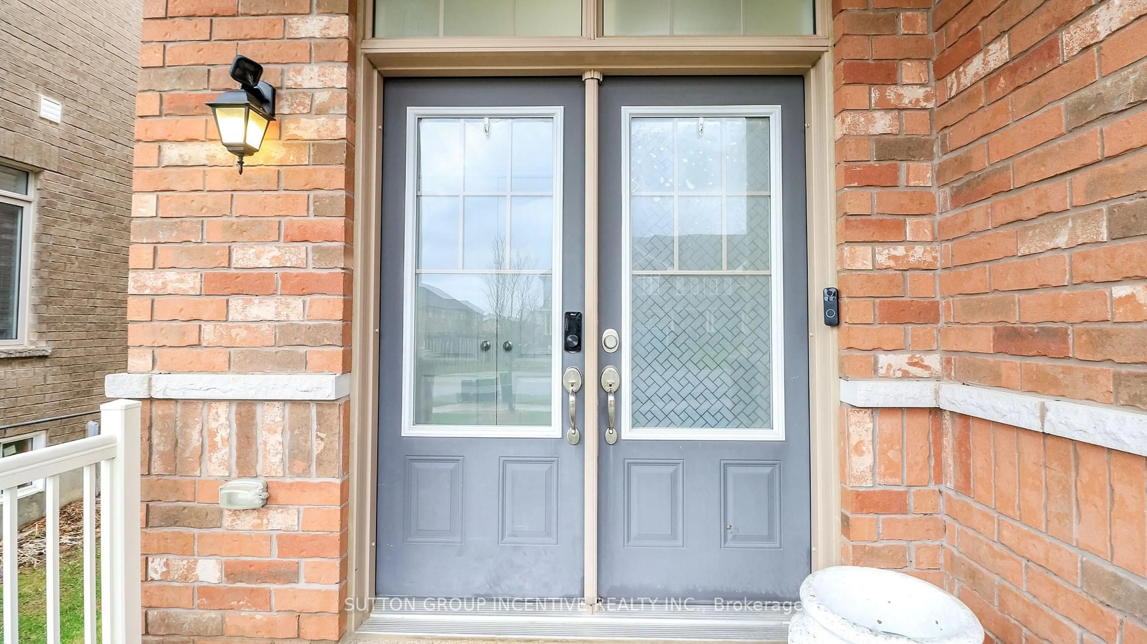 Indoor entryway for 52 Snelgrove Cres, Barrie Ontario L4N 6R6