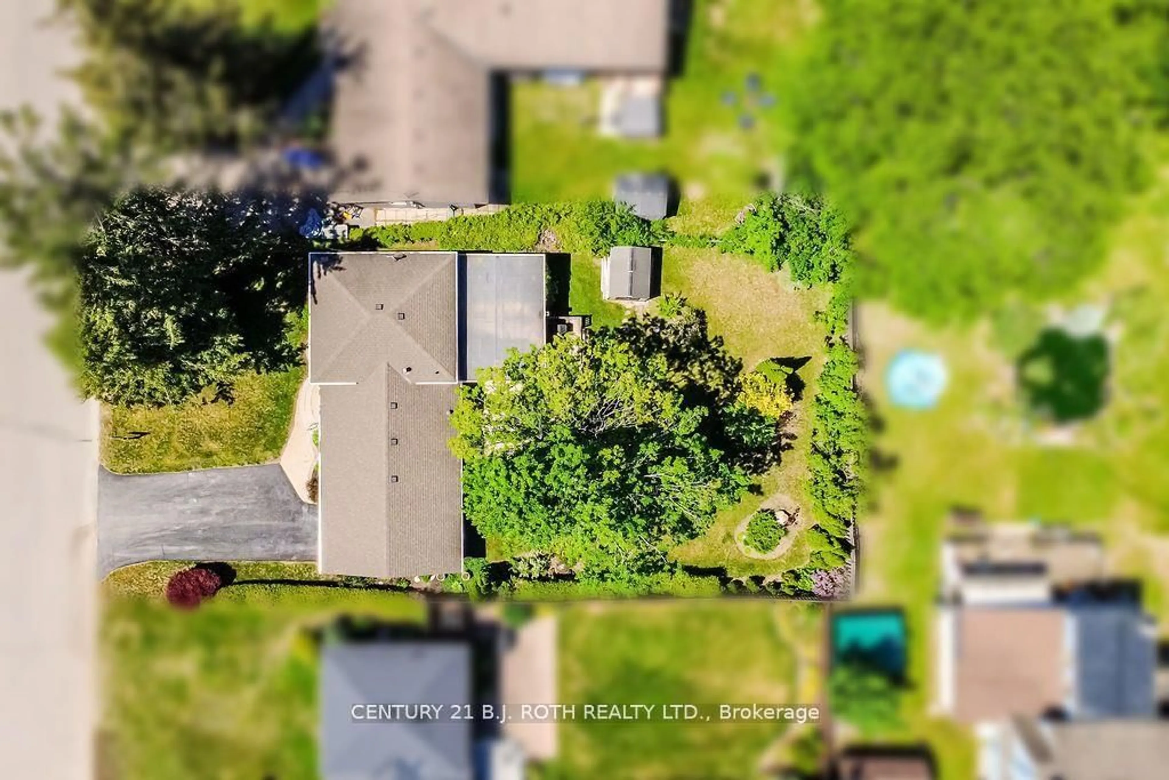 A pic from outside/outdoor area/front of a property/back of a property/a pic from drone, street for 424 JAMIESON Dr, Orillia Ontario L3V 4Y5