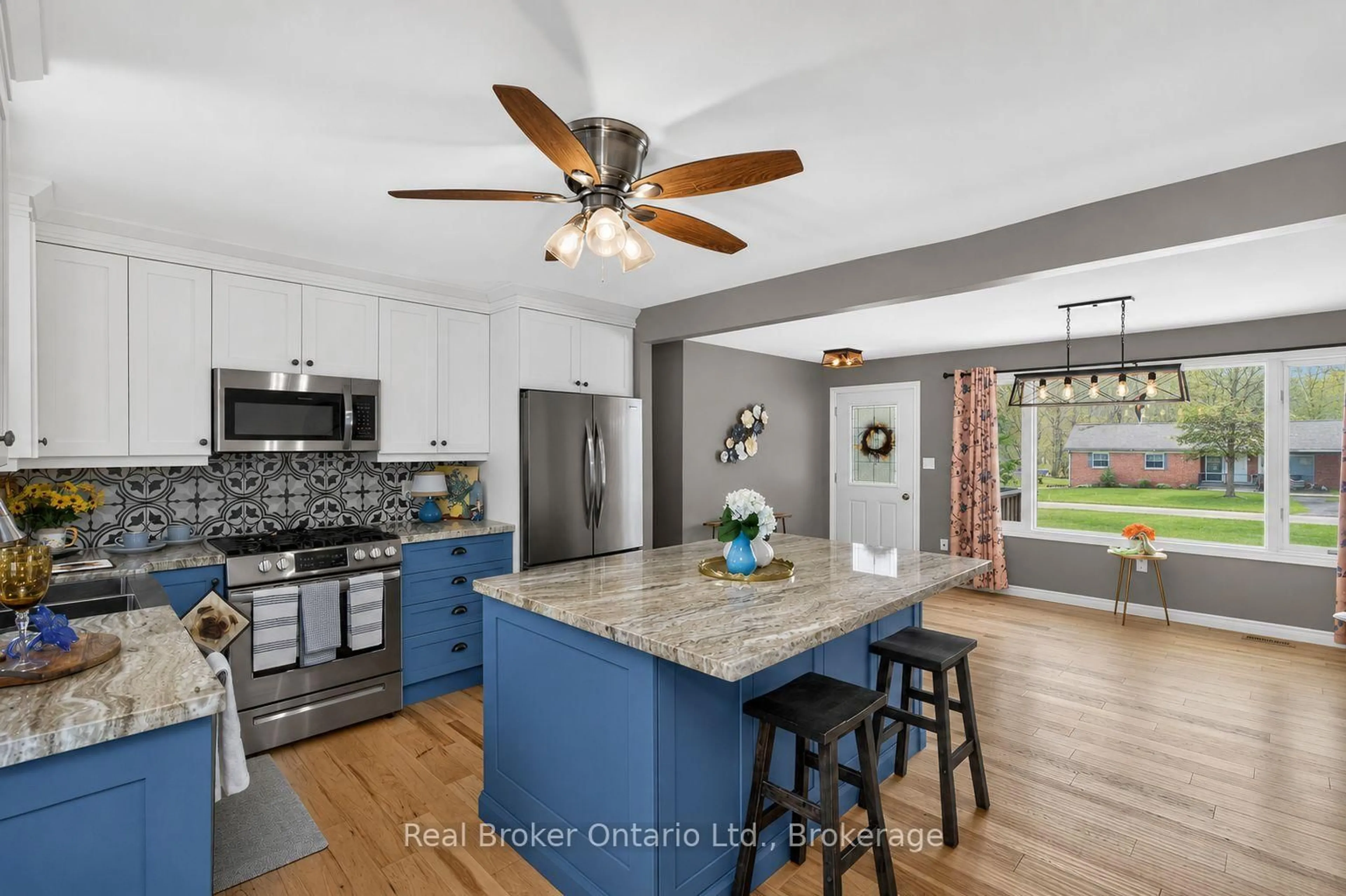 Open concept kitchen, ceramic/tile floor for 16 Mundy Ave, Tiny Ontario L9M 0B5