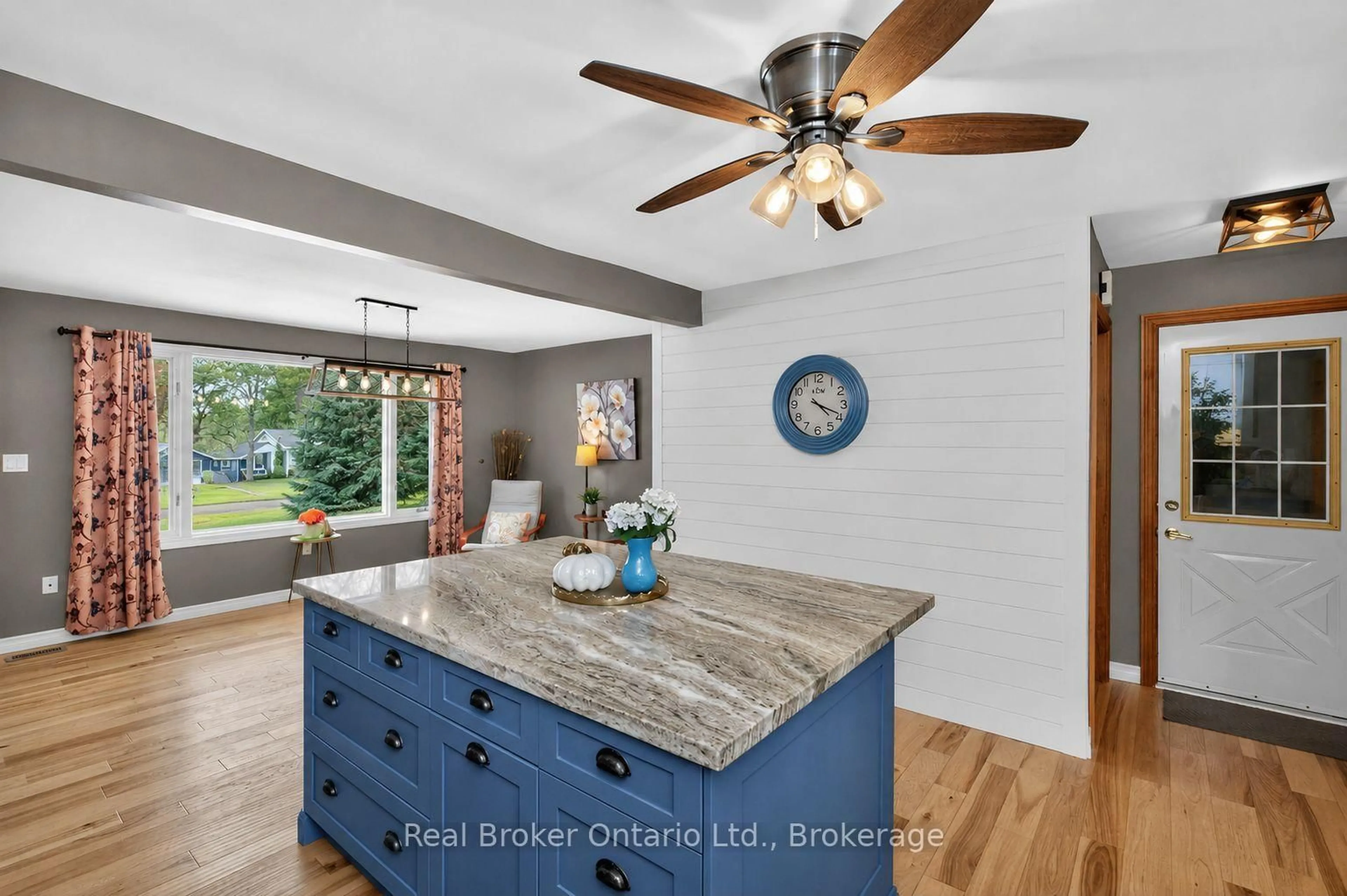 Open concept kitchen, unknown for 16 Mundy Ave, Tiny Ontario L9M 0B5
